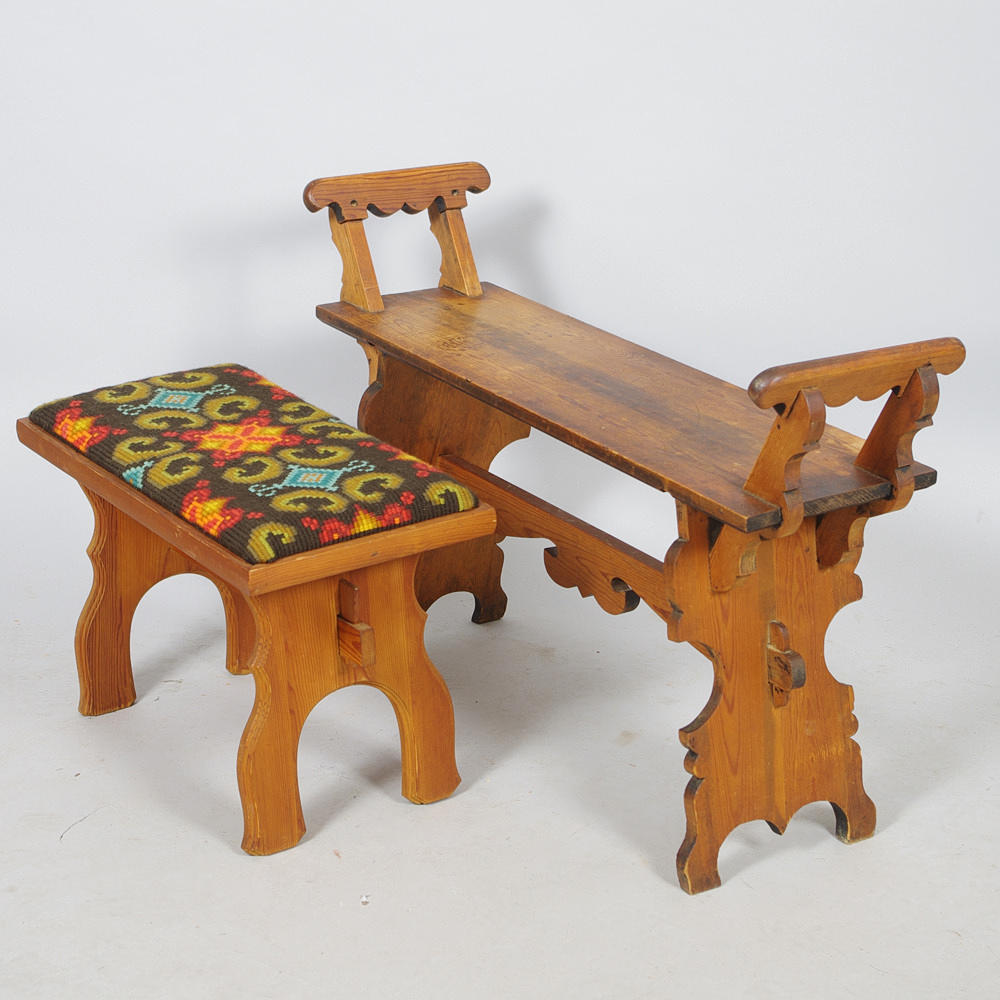 BÄNKAR, 2 stycken, fur.