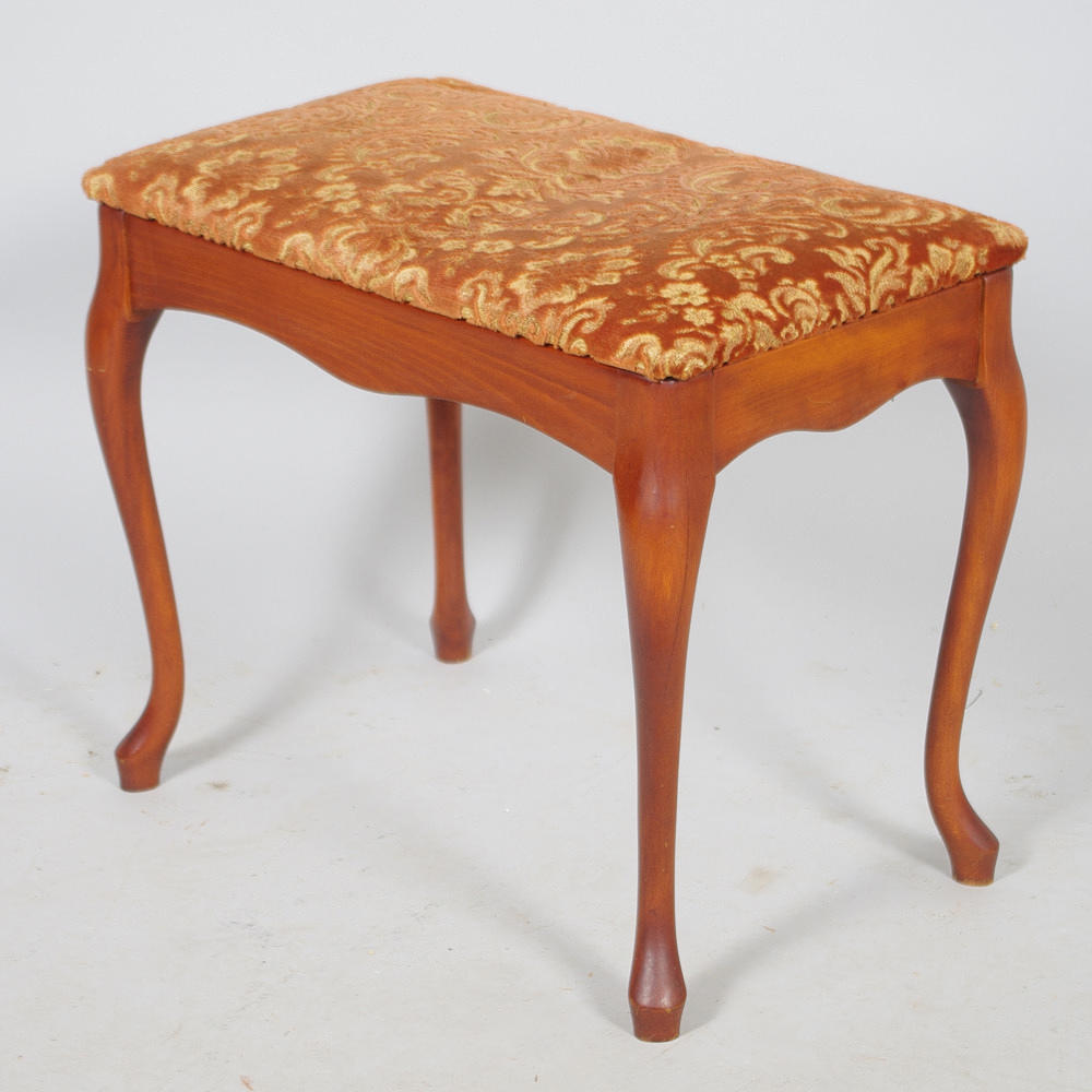 PIANOPALL, mahogny med plyschklädsel.