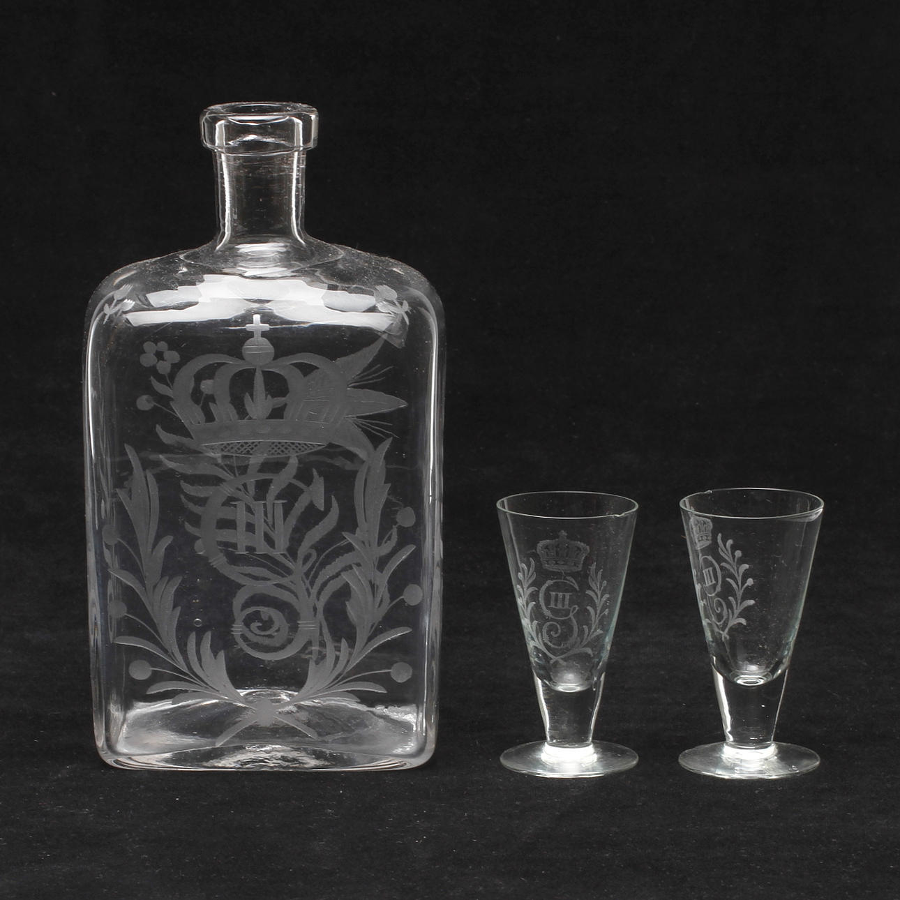 FLASKA och SNAPPSGLAS, 2 st, glas, 1900-tal.