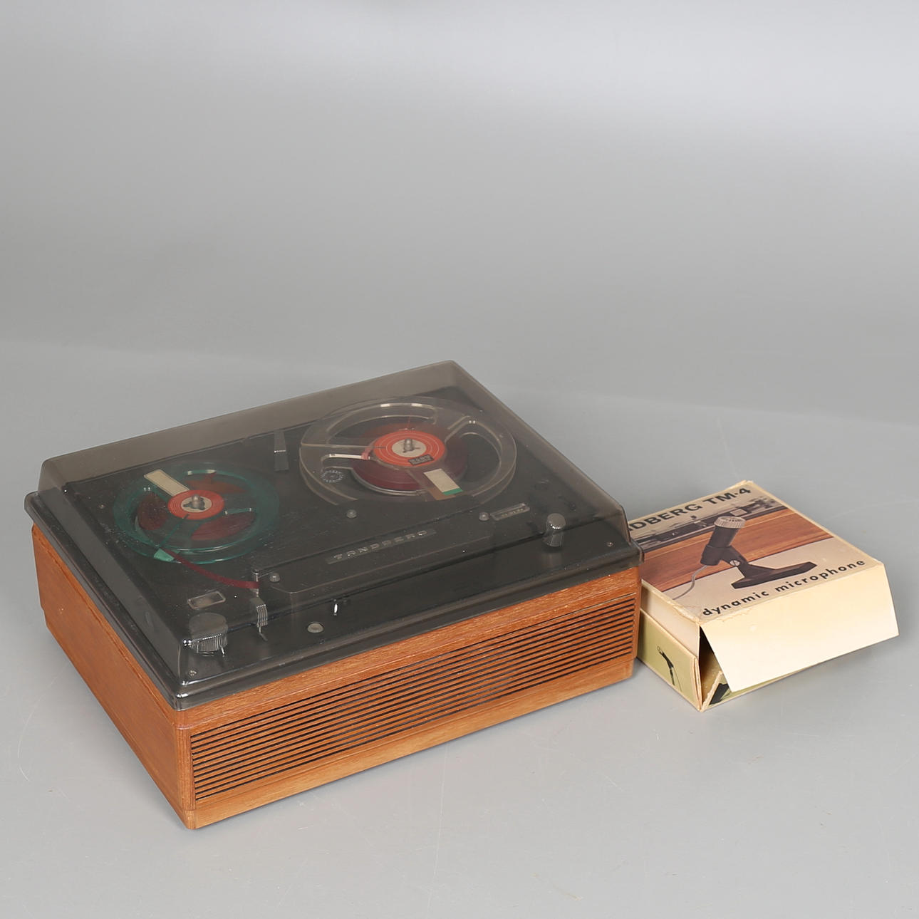 RULLBANDSPELARE med MIKROFON, Tandberg, 1970-tal, Oslo.