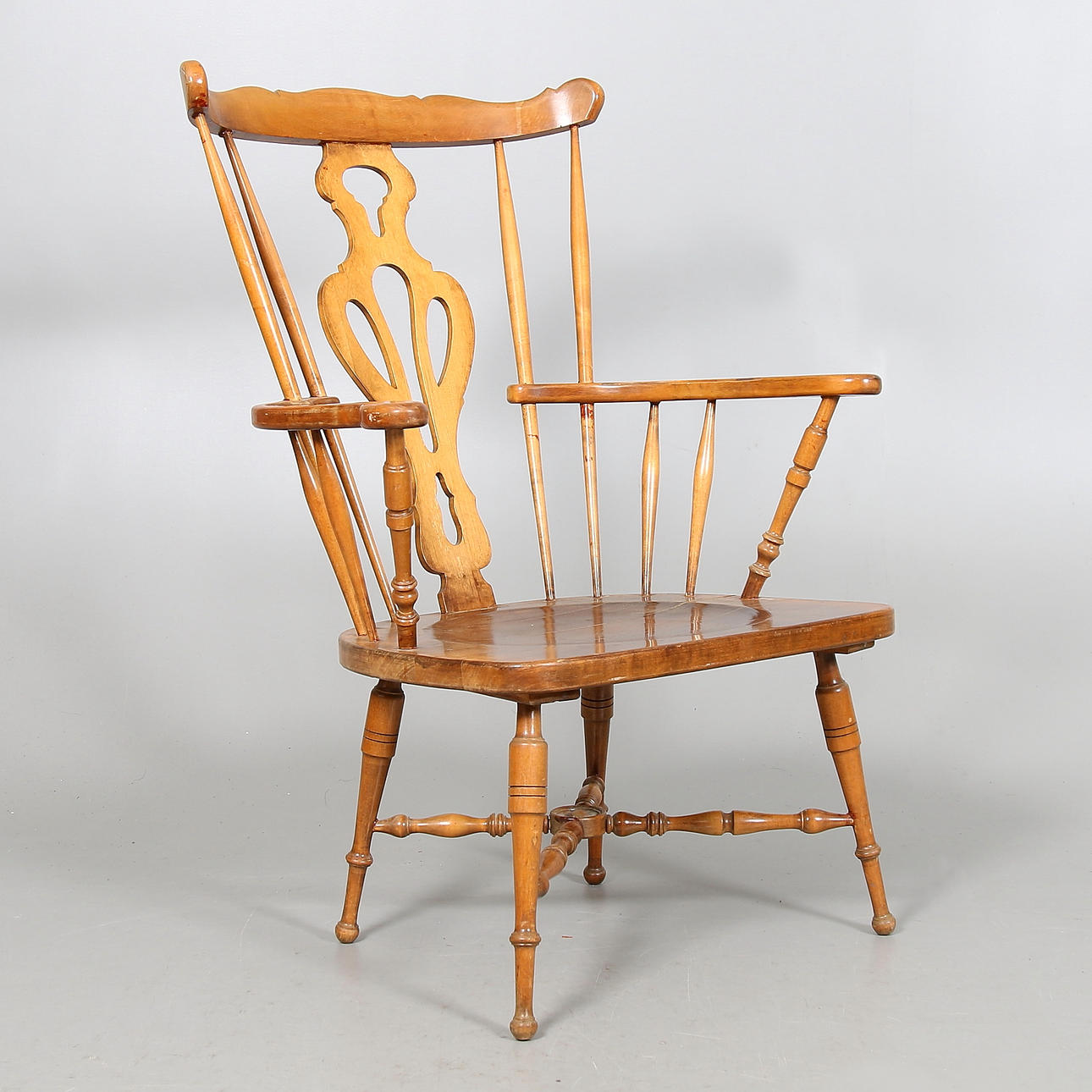 KARMSTOL, så kallad "Winsdor"-modell, 1800-talets slut.