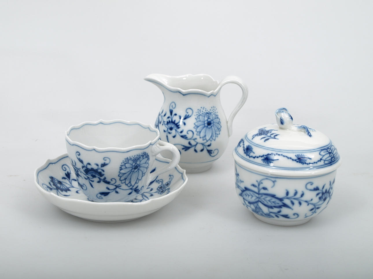 SERVISDELAR, porslin, 10 delar, "Lökmönster", Meissen.