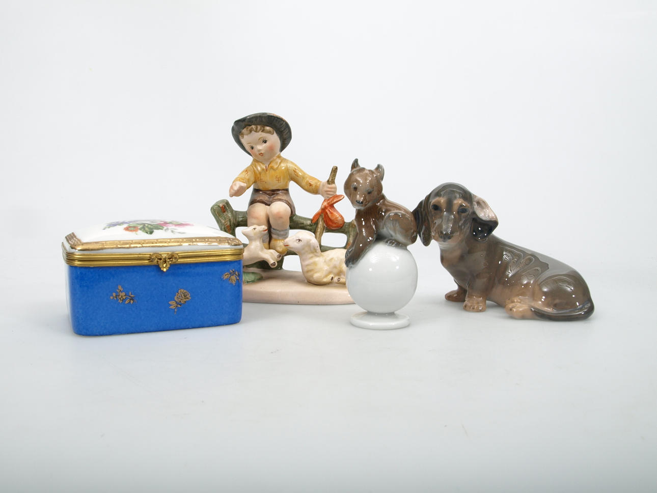 PORSLINSFÖREMÅL, 4 delar, bland annat Rosenthal och Kunglig Dansk.