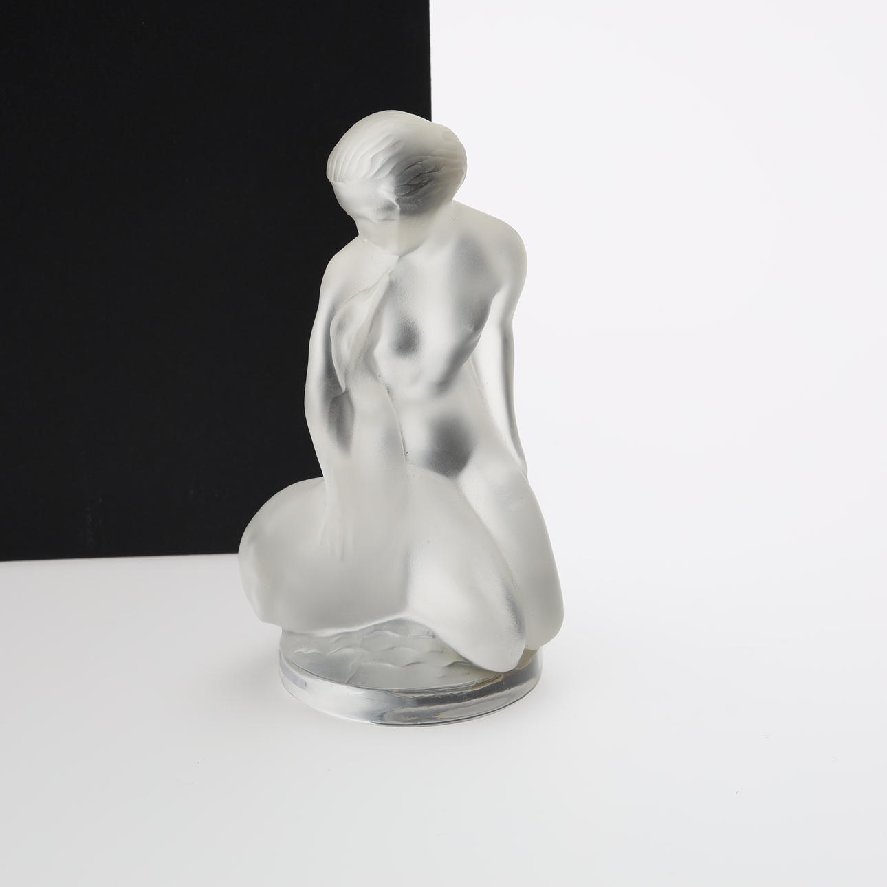 FIGUR, opaliseret glas. Lalique, Frankrig.