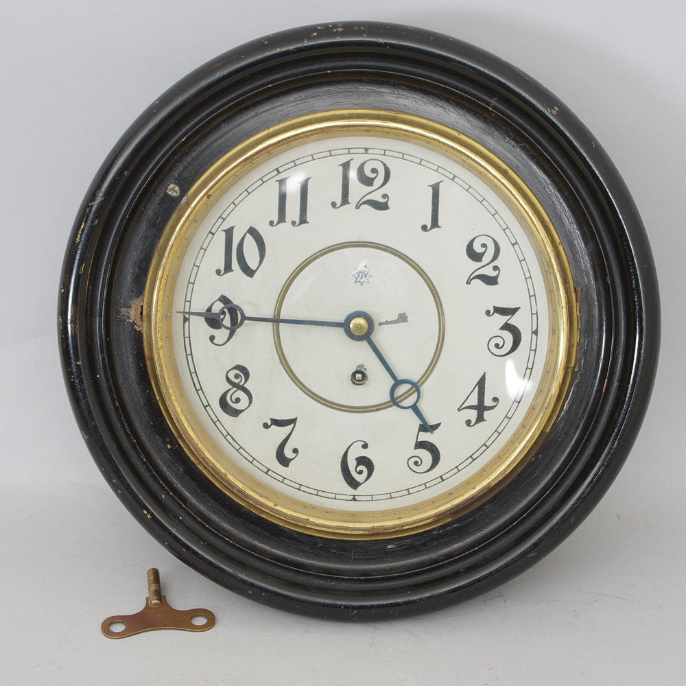 STATIONSUR, Junghans, mässing/svartmålat trä.