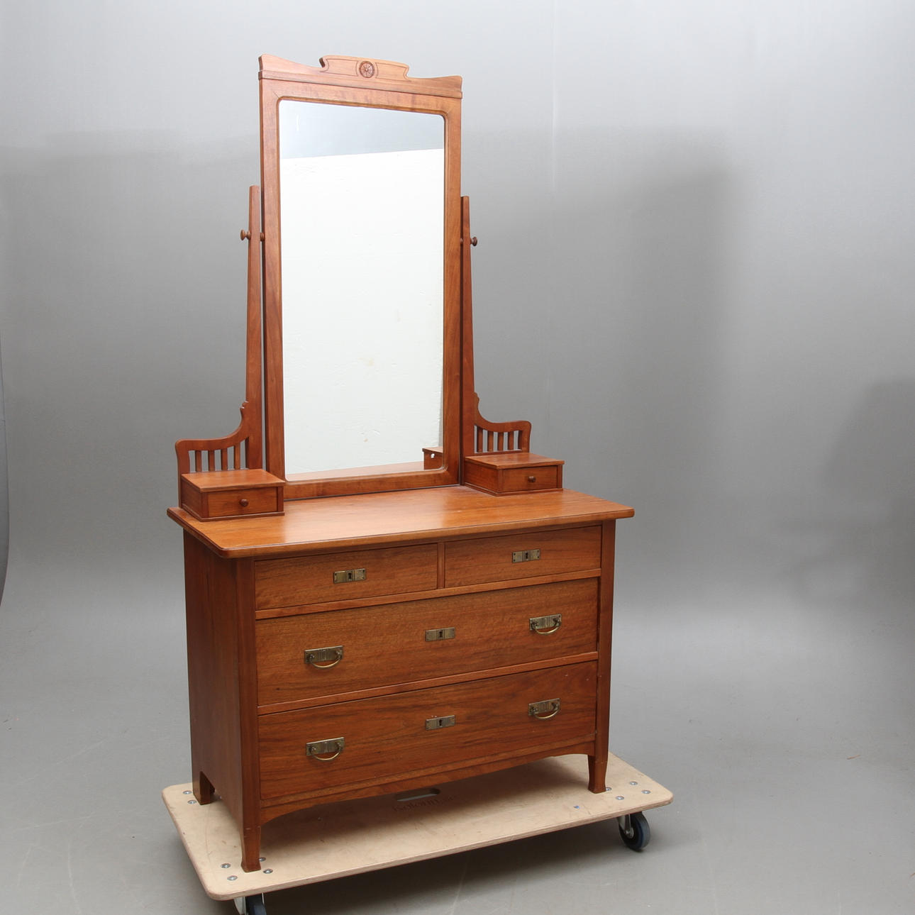 SPEGELBYRÅ, jugend, 1900-talets första hälft.