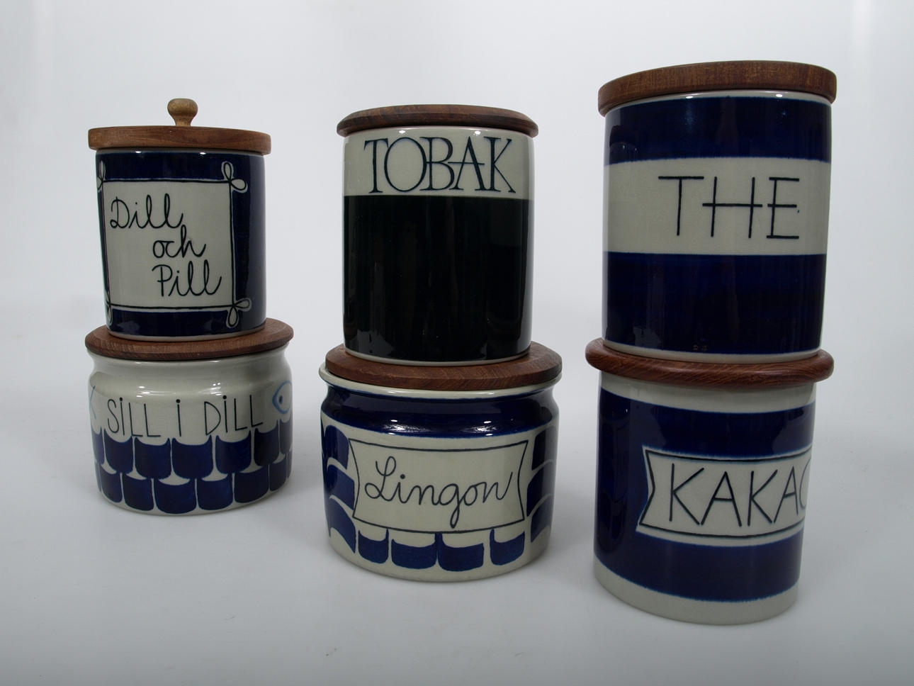 MARIANNE WESTMAN. Kryddburkar, porslin och trälock, 6 stycken, Rörstrand.