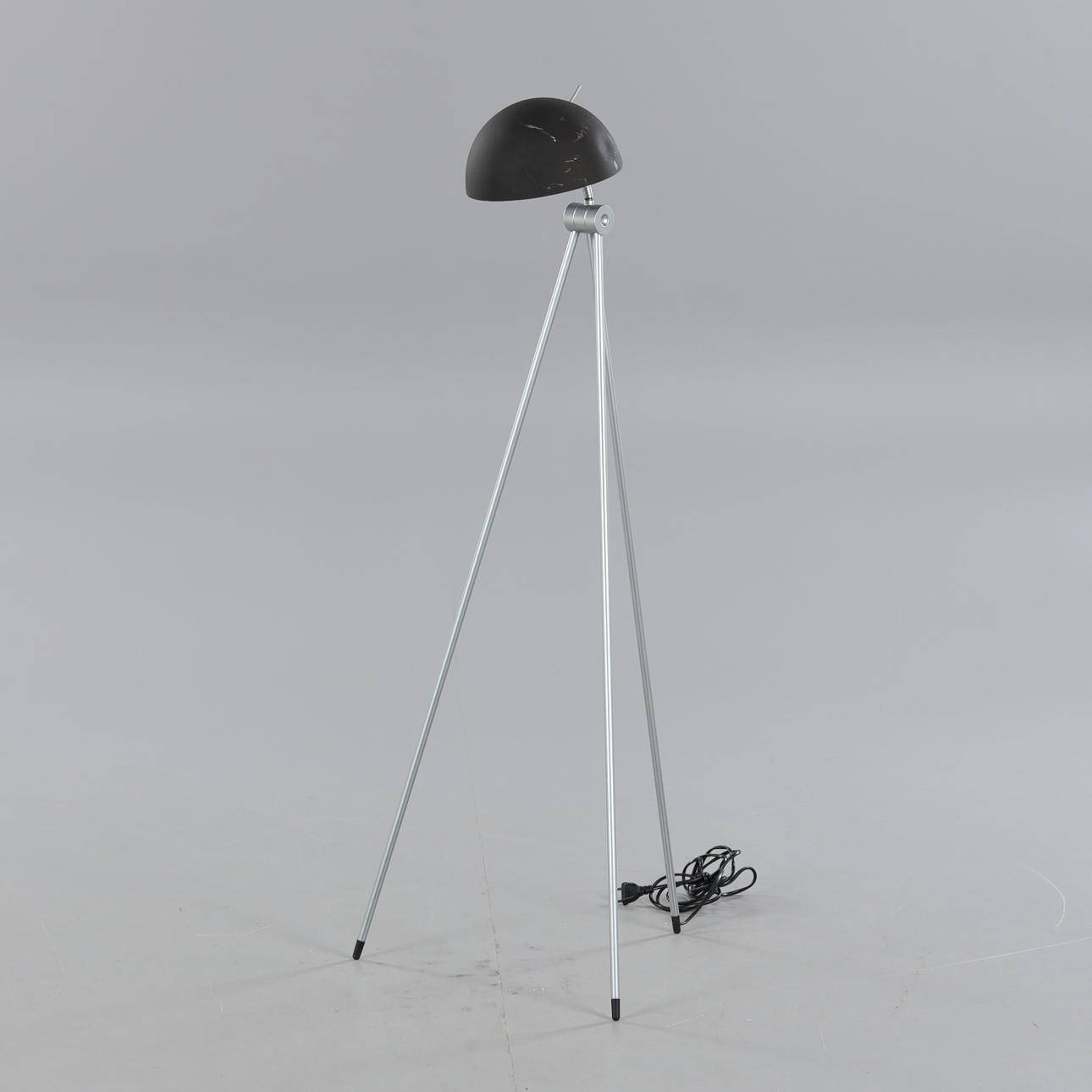 FRITZ HANSEN. STEHLEUCHTE "RADON" Lightyears.