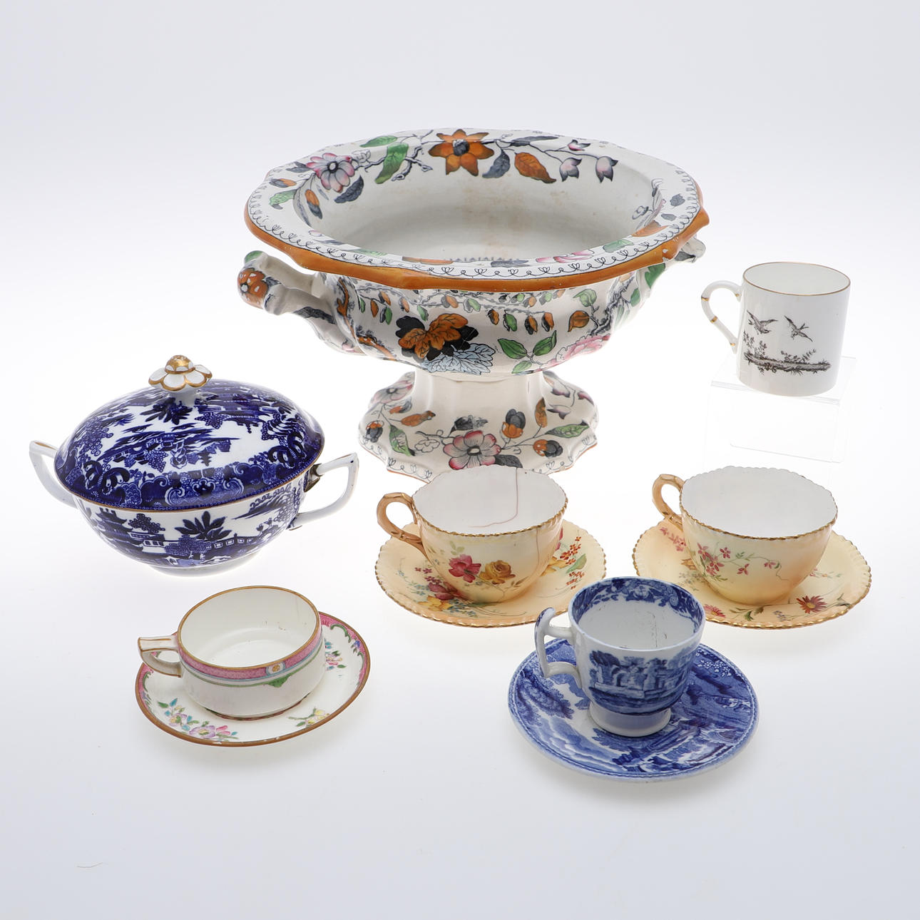 EN VIKTORIANSK MURARE IRONSTONE SOPPA TERRIN (INGET LOCK).