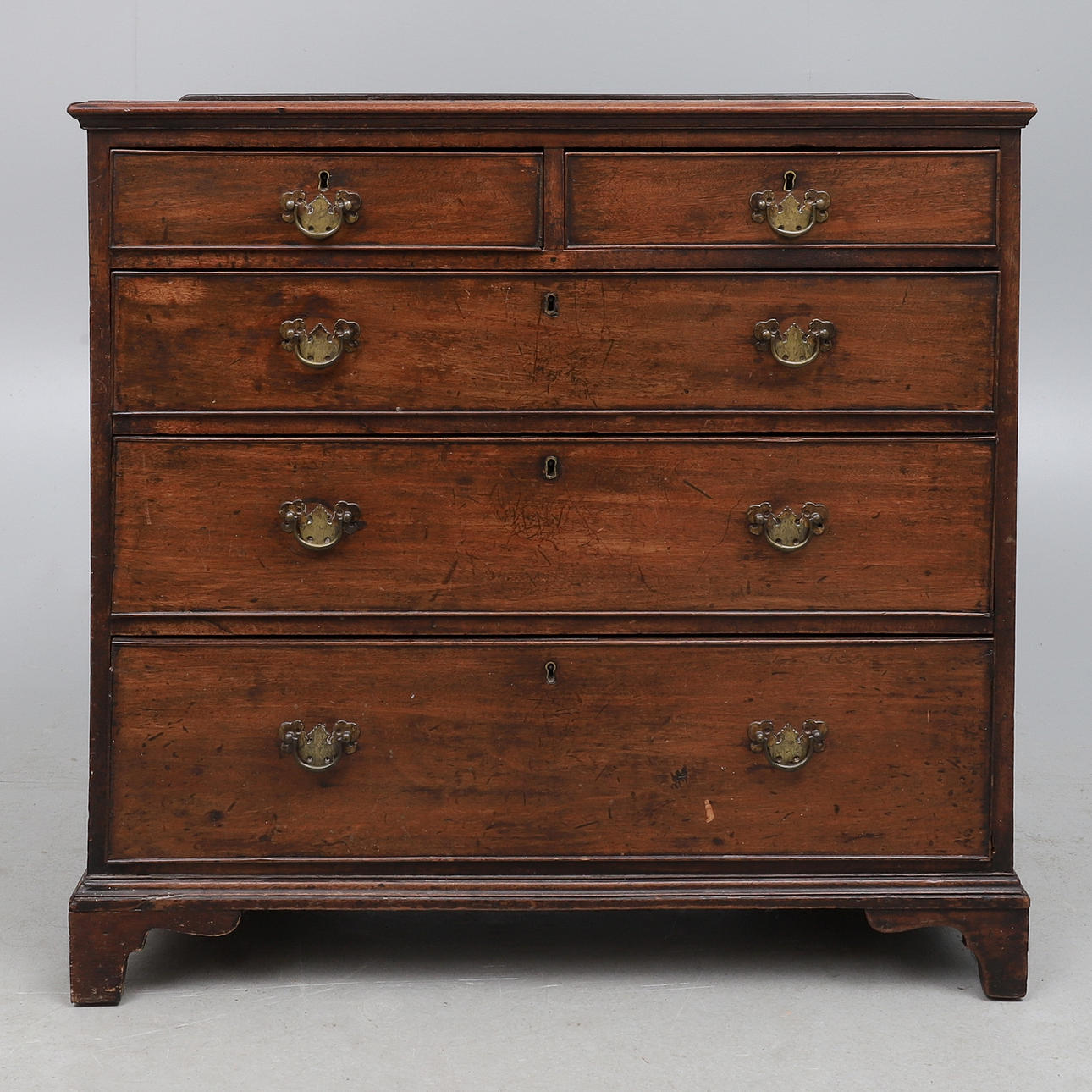 EN GEORGE III MAHOGNY KYSTE.