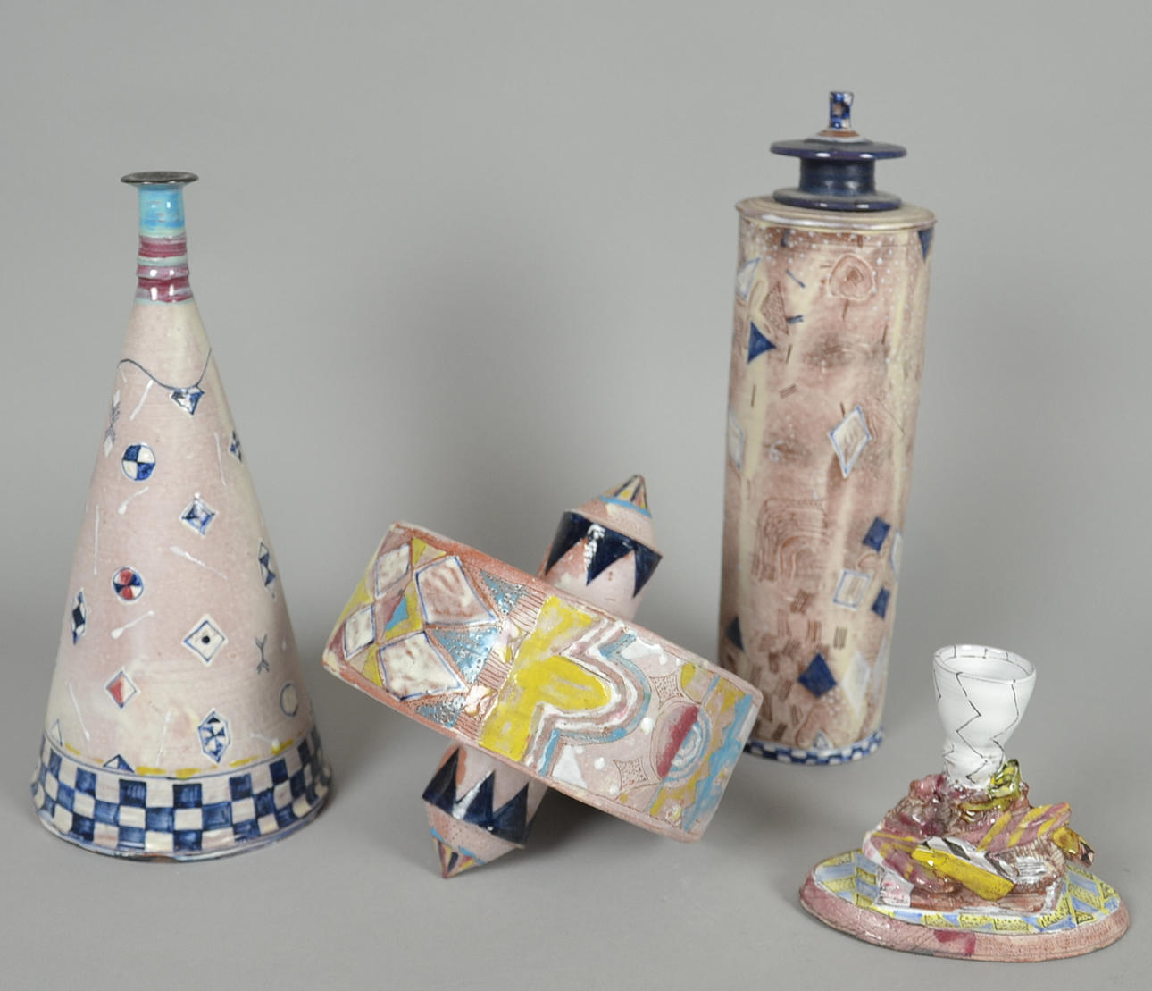 SONNGARD MARKS. Keramiska bunt mycket.