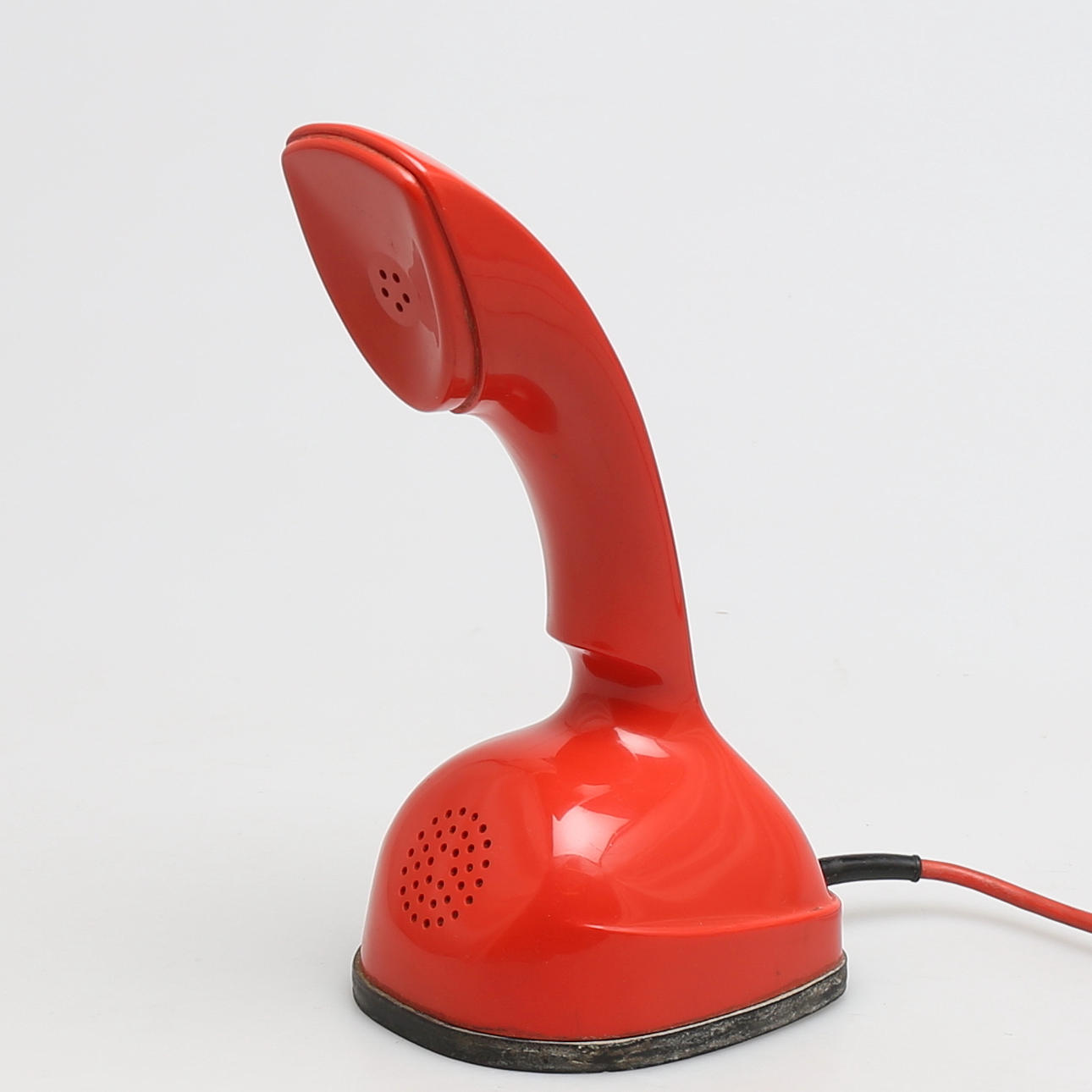 TELEFON. Plast. Ericofonen "Kobra" formgiven av Blomberg, Lysell & Thames. 1953-1954.