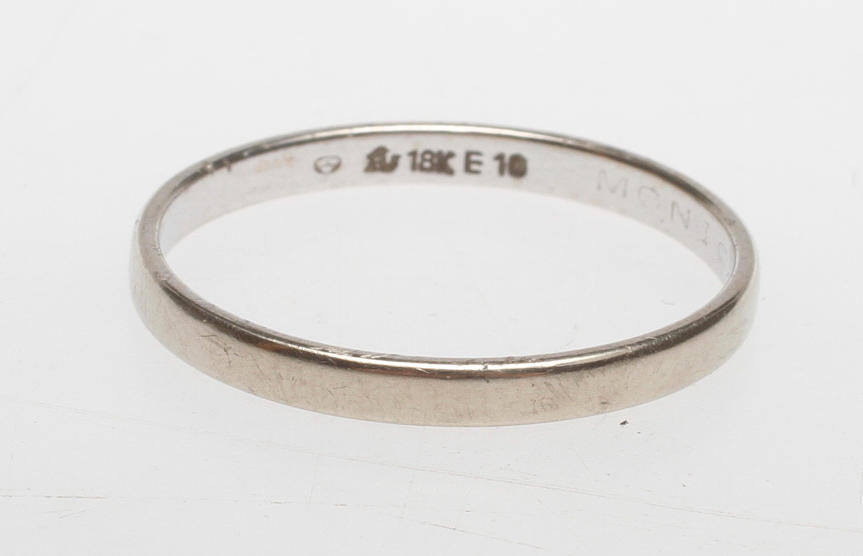 VITGULDRING, 18k guld, vikt ca 2,7 gr.