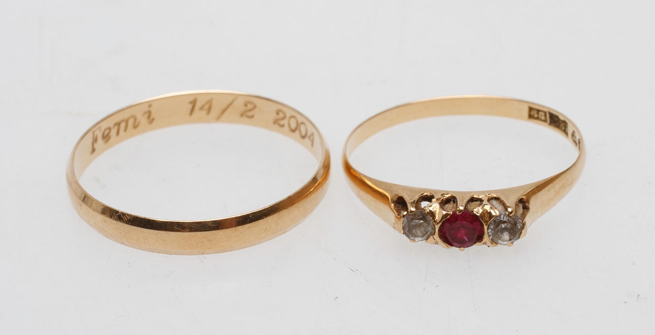 RINGAR, 2 st, 18k guld, vikt ca 3 gr.