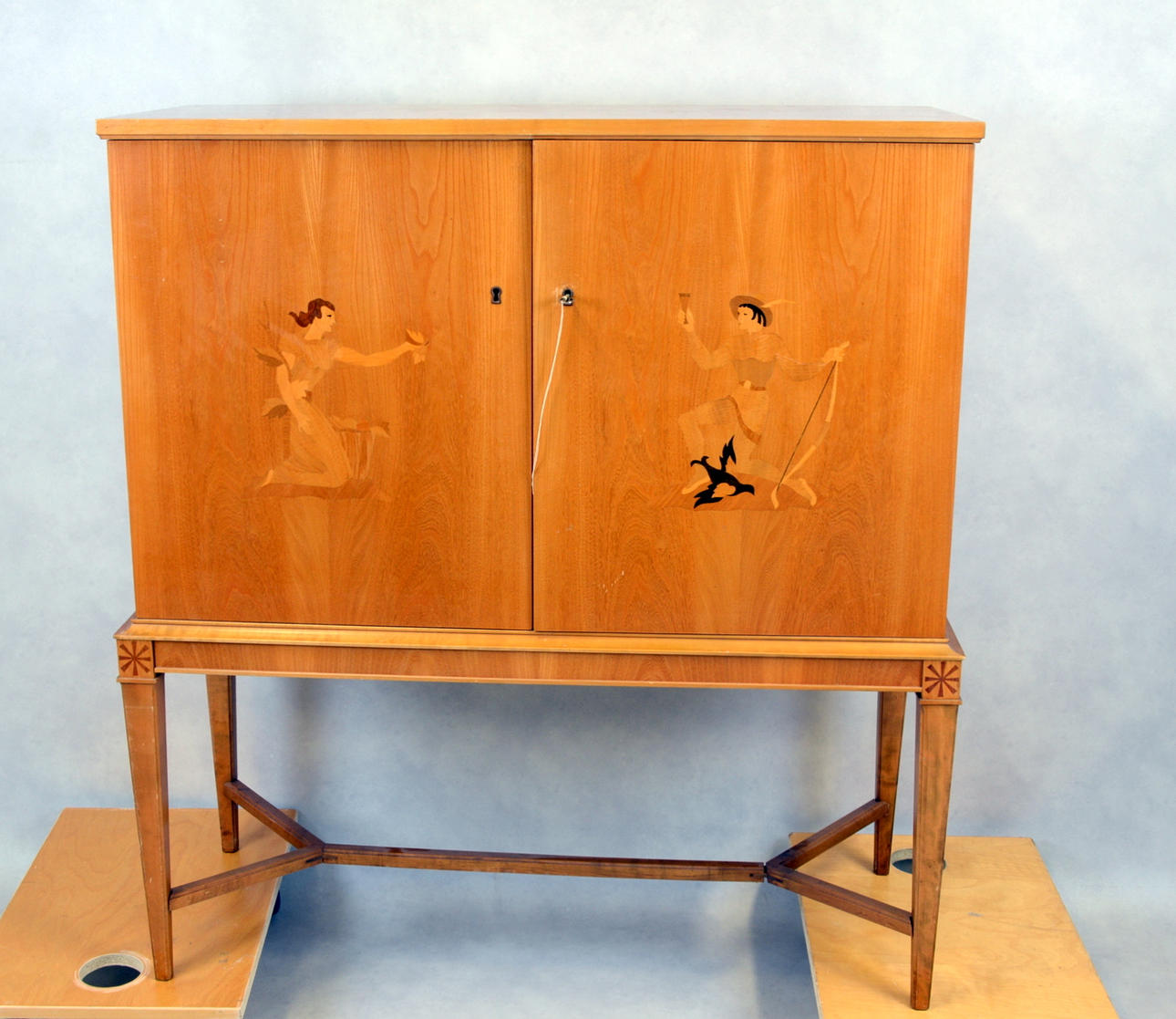 BARSKÅP MED INTARSIA, Smålands möbelfabriker.