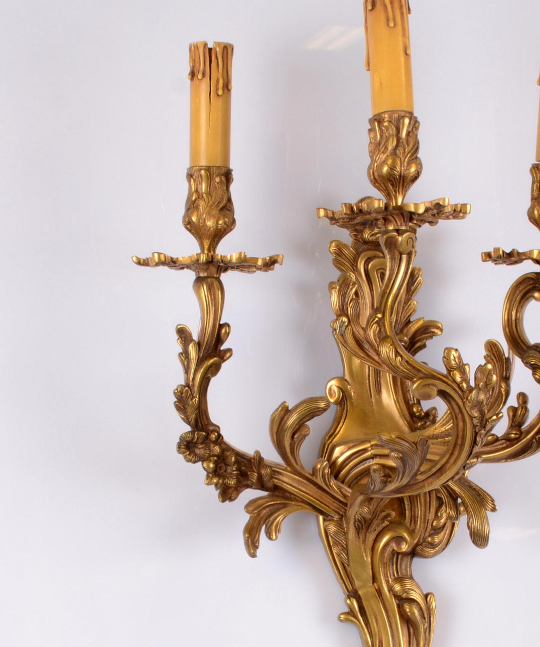 VÄGGLAMPETT, rokokostil, 1900-tal. 3 ljusarmar.