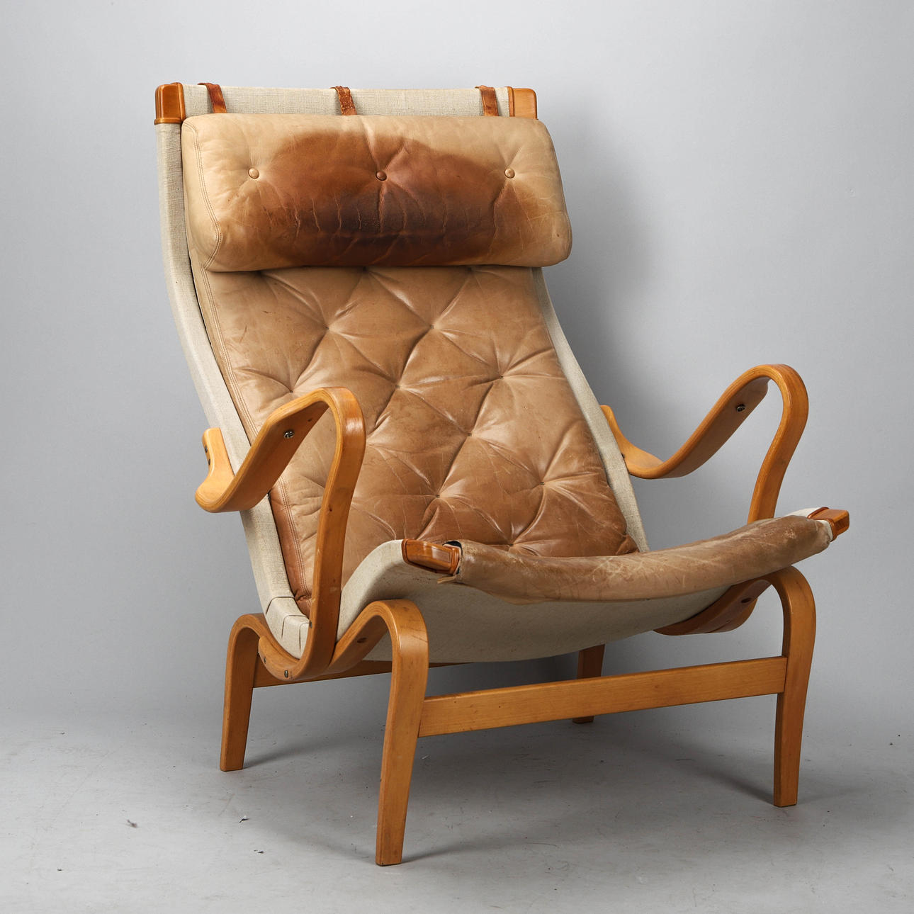 BRUNO MATHSSON. Fåtölj "Pernilla 69" DUX.