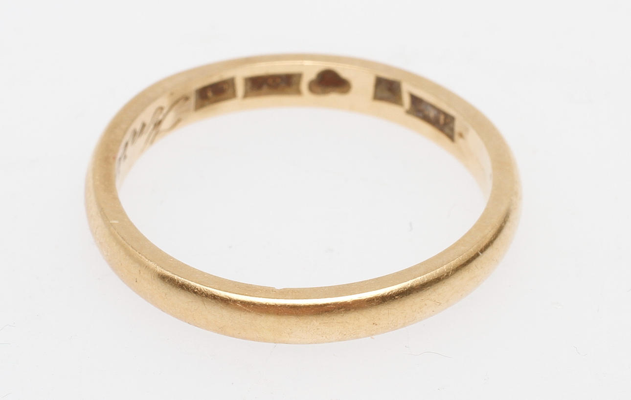 RING, 18k guld, vikt ca 4,4 gr.