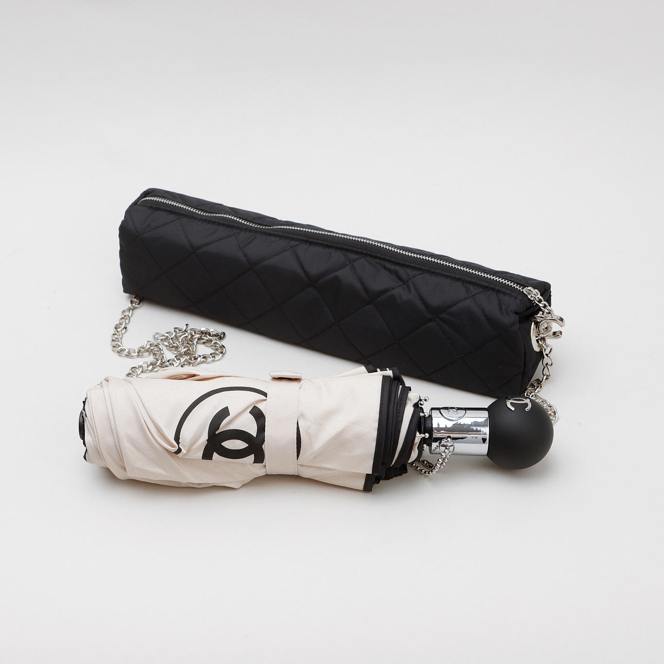 REGENSCHIRM mit TASCHE, Chanel.