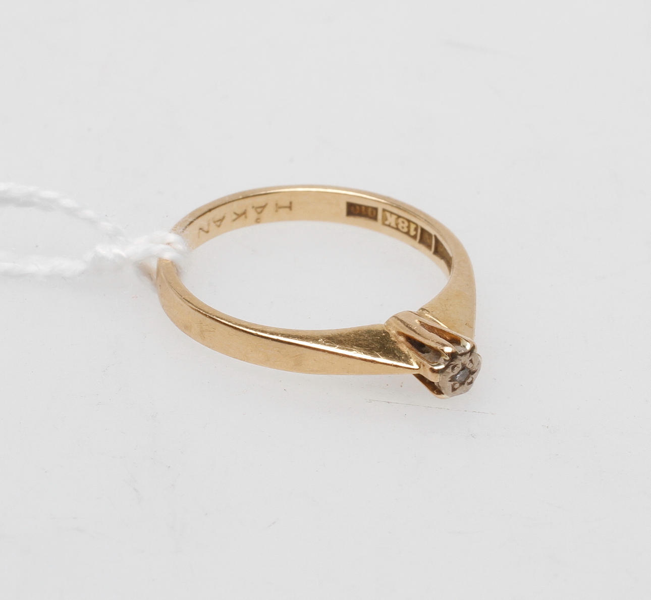 RING med sten, 18k guld, vikt ca 2,7 gr.