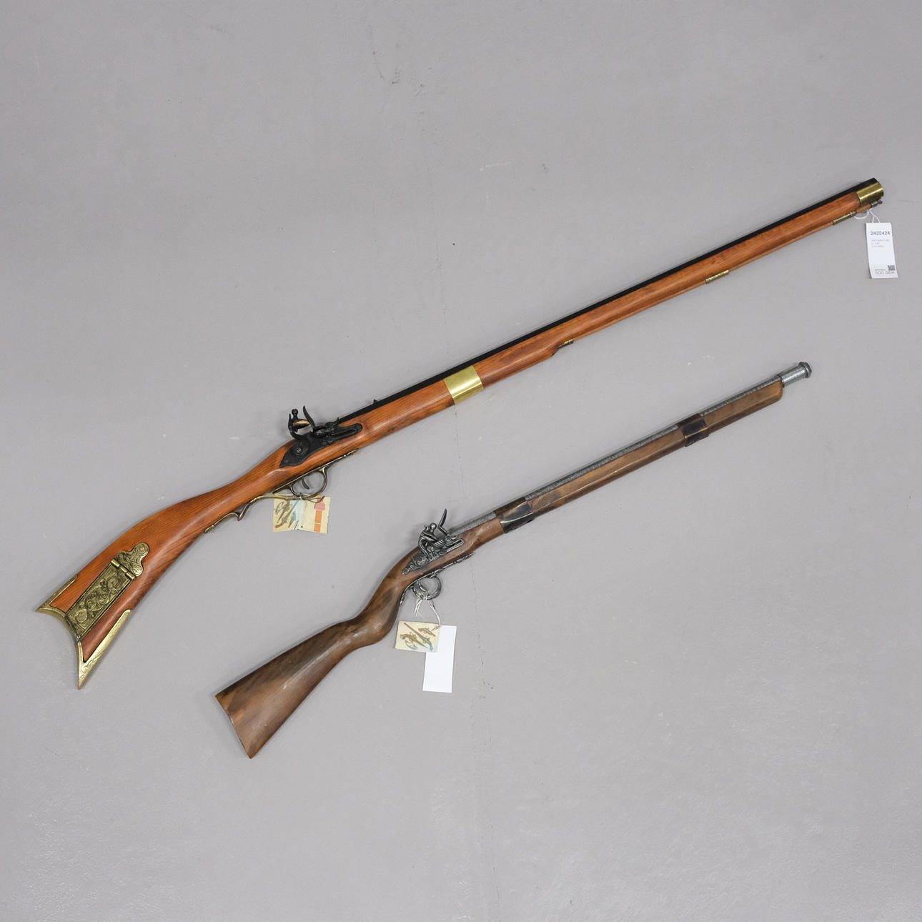 REPLICA WEAPONS, TWO PIECES. Weapons & Militaria - Other - Auctionet