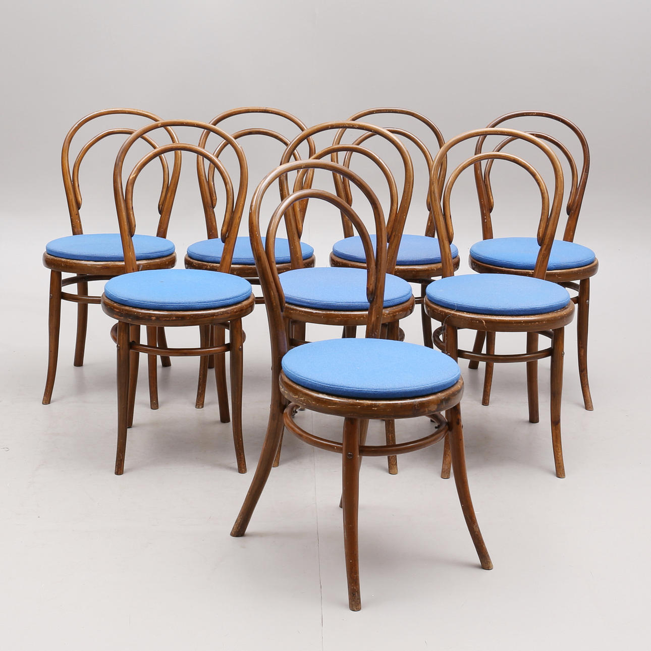 WIENERSTÜHLE, 8 Stk., gebogenes Holz, 1880.