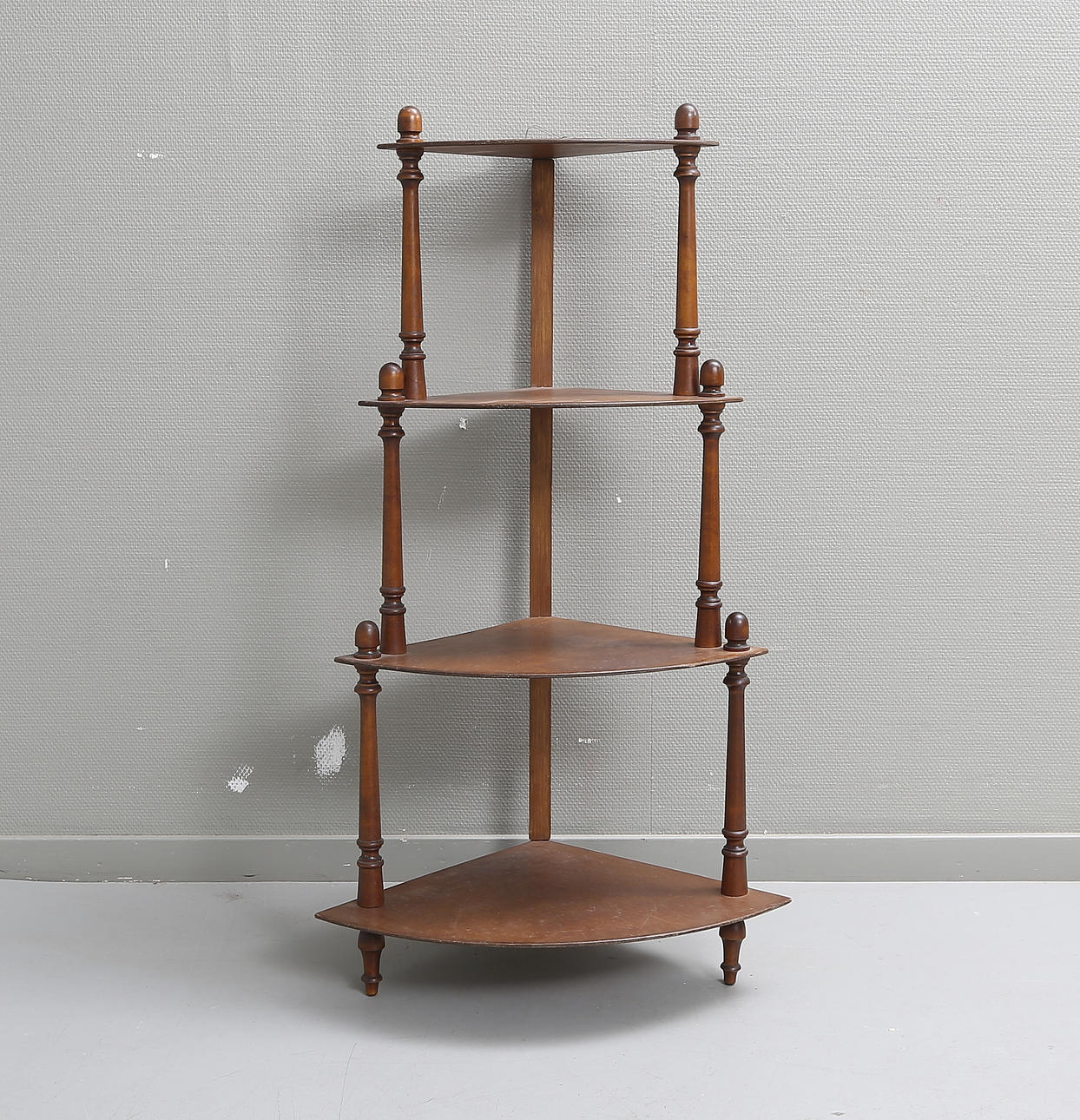 ANTENNIEN, hörnmodell för väggmontering, 1900-tal.