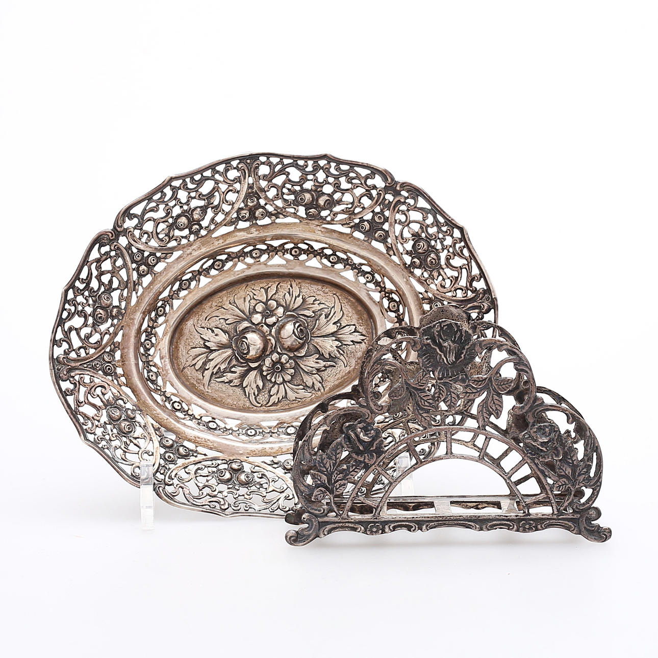 FAT och SERVETTSTÄLL, silver, vikt 181 gram.