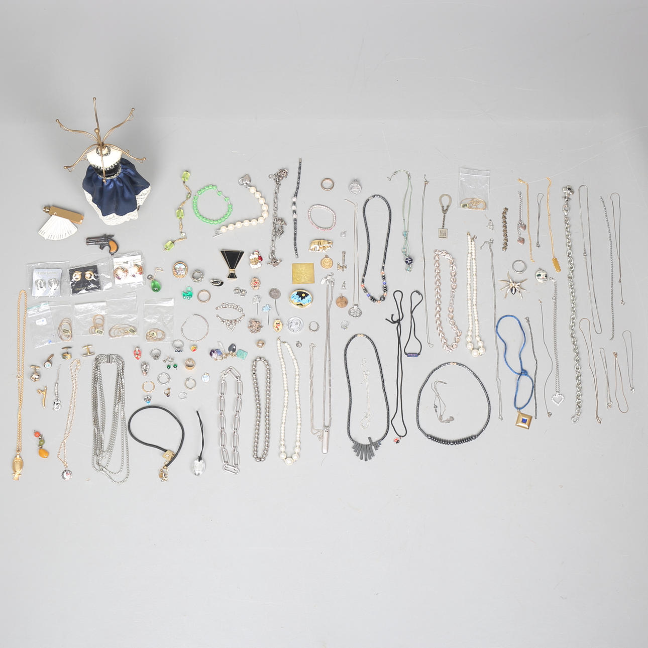 PARTI BIJOUX, ett 40-tal delar, 1900-talets slut.