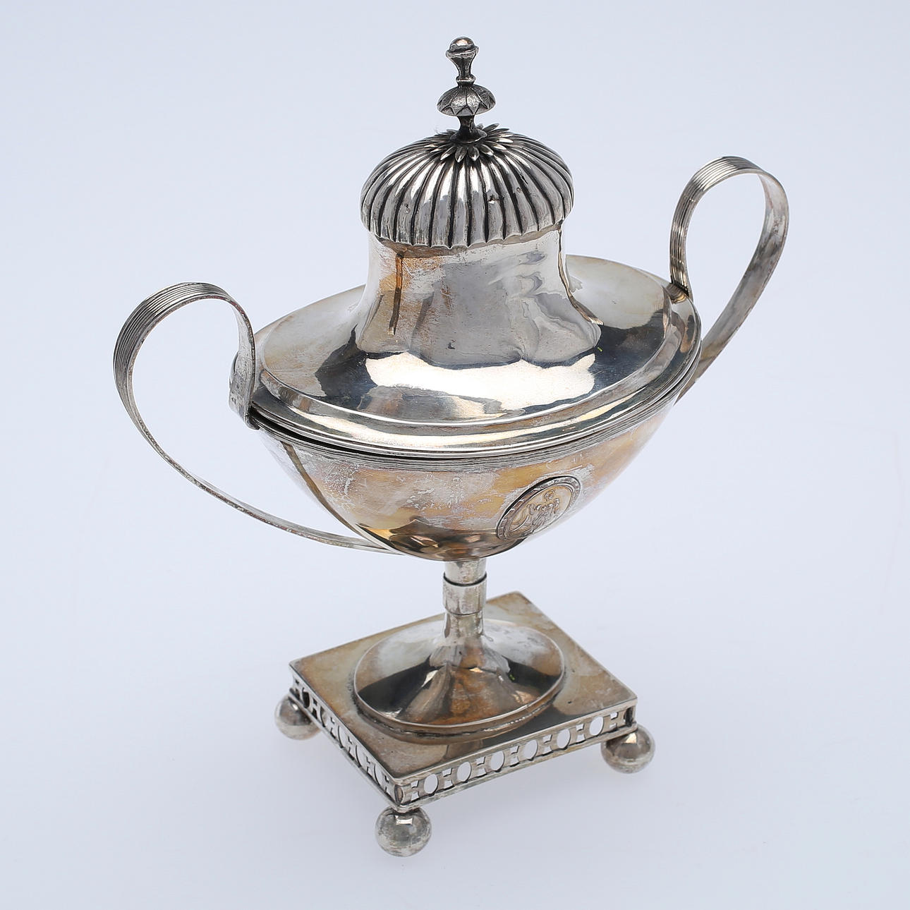 SOCKERSKÅL med LOCK, silver. Magnus Lönberg Borås 1811.