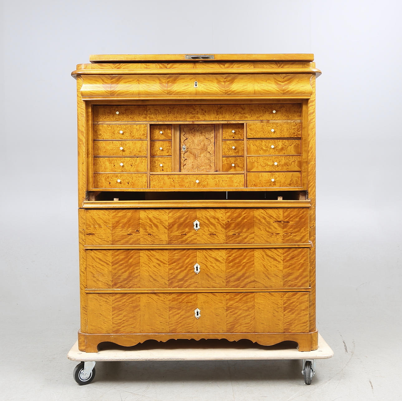 CHIFFONJE, 1800-tal.