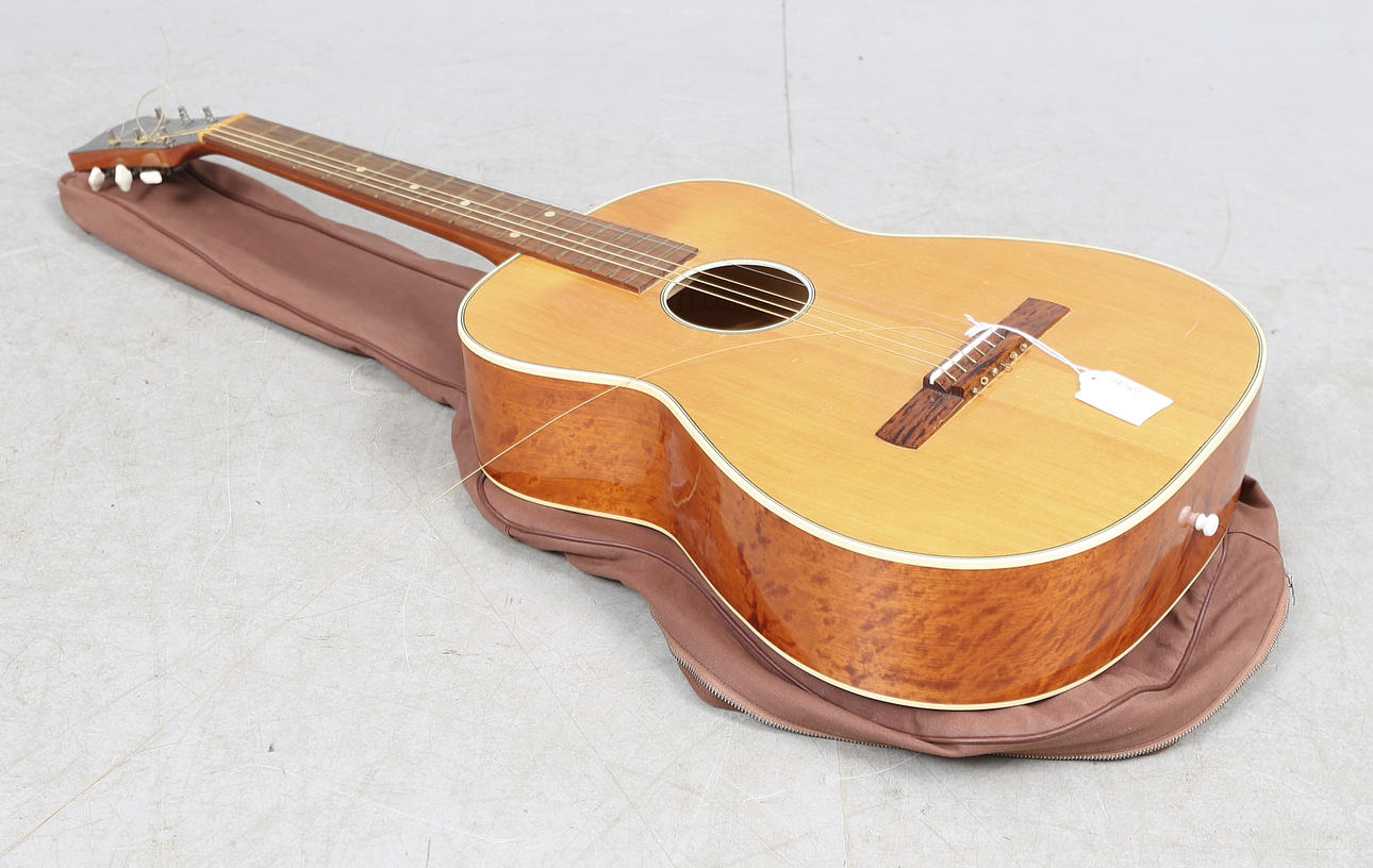 AKUSTISK GITARR, A-B Herman Carlson Levin, Göteborg.