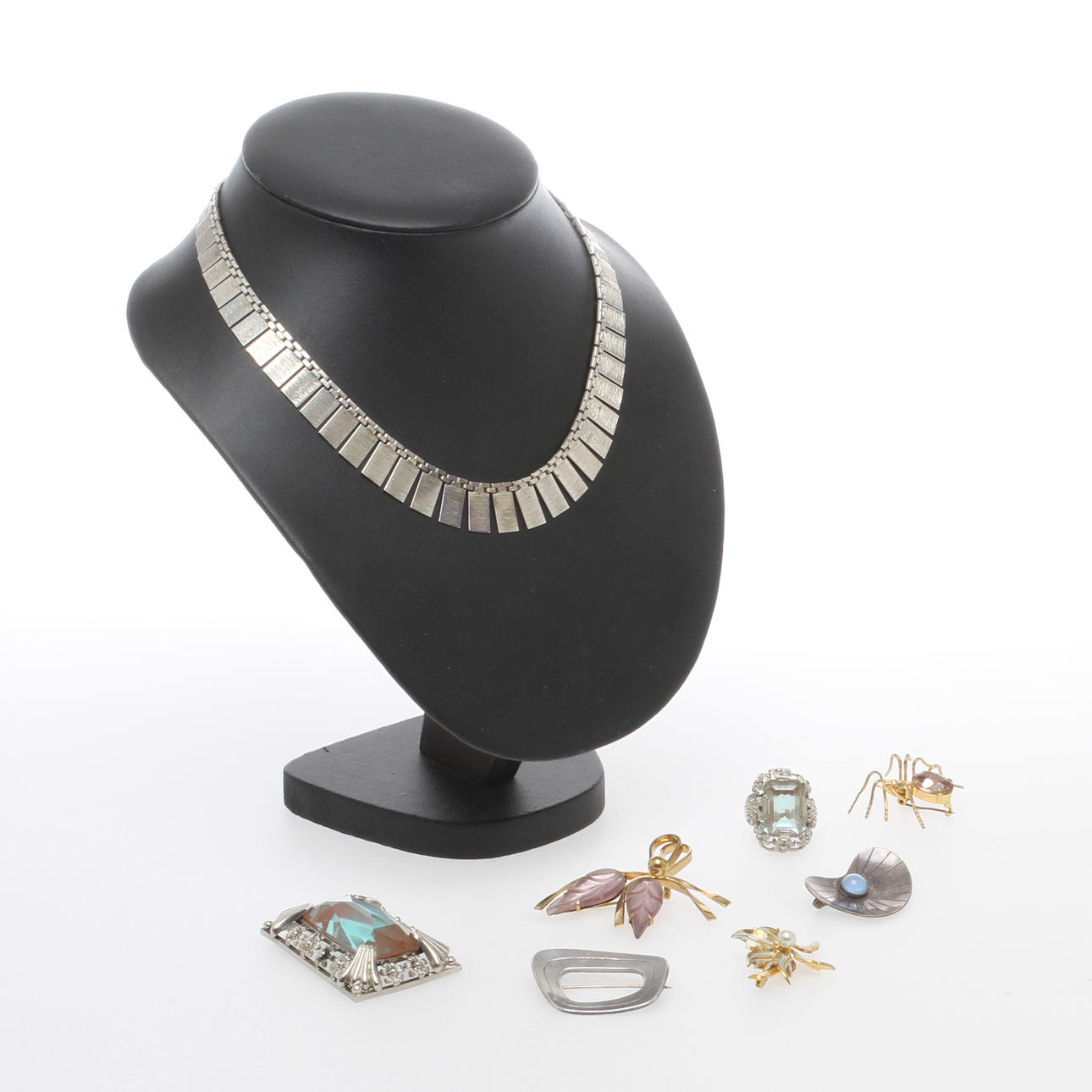 SMYCKEN, delvis silver, bland annat Alton, 1900-tal.