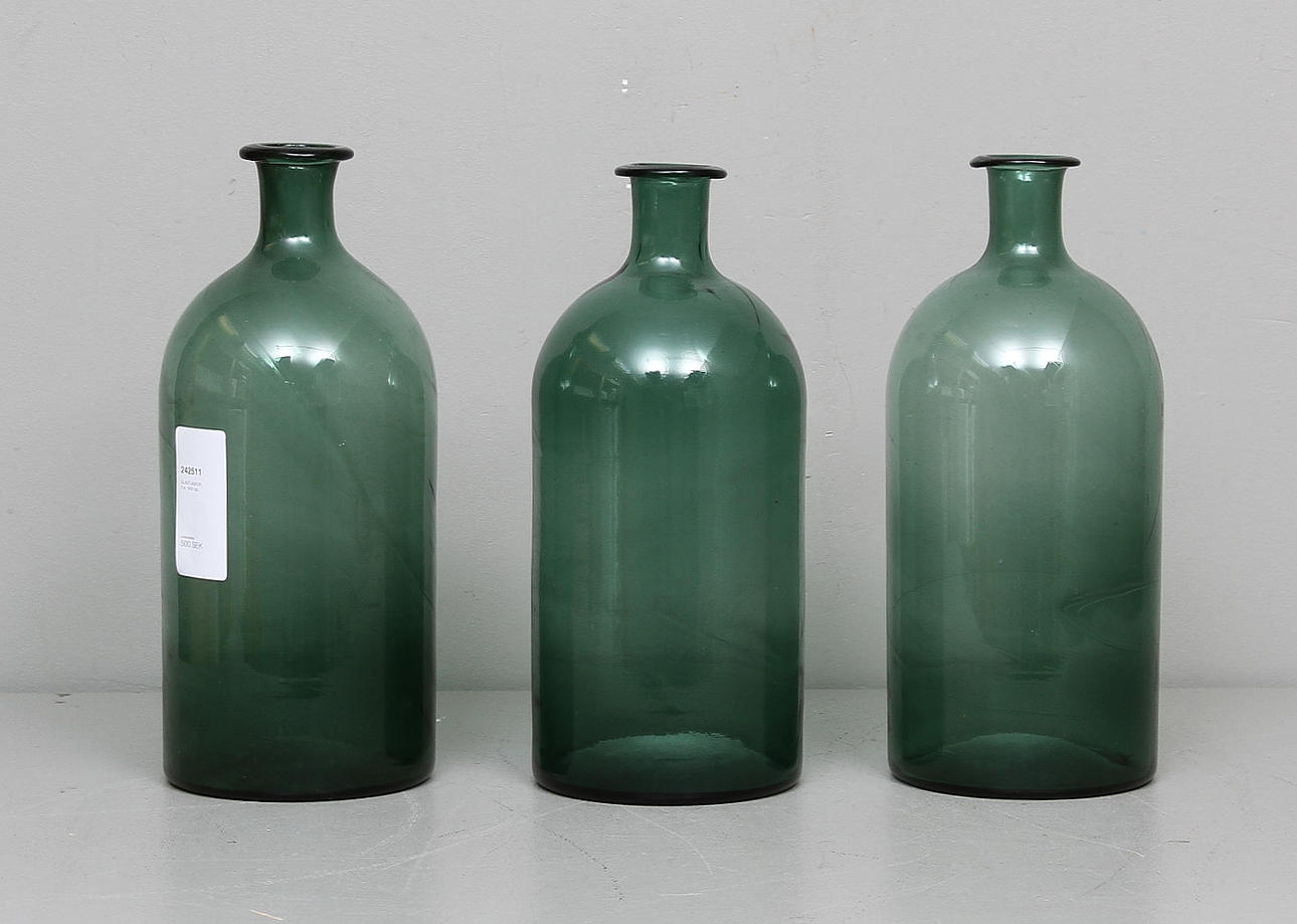 GLASFLASKOR, 3 st, 1900-tal.