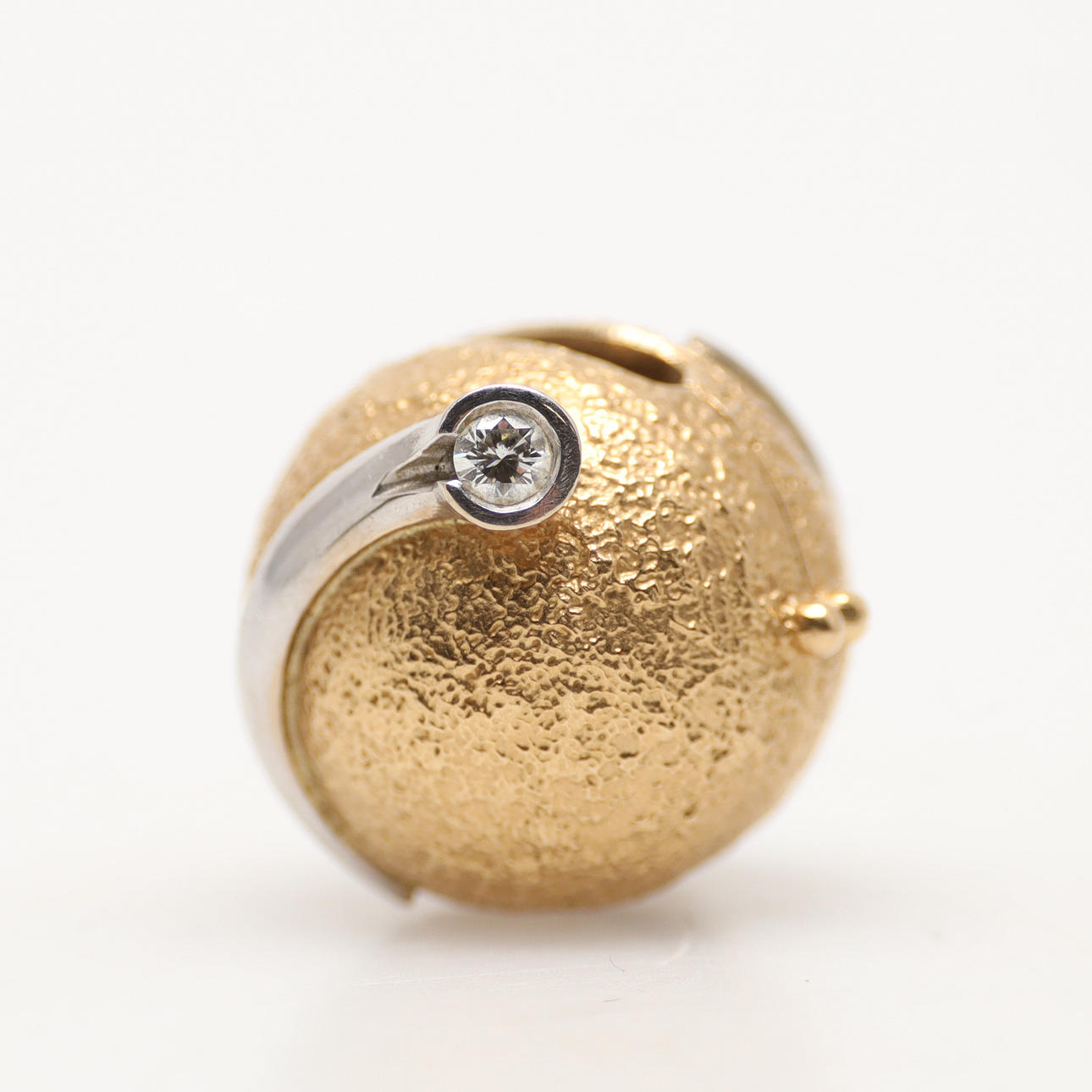 OLE LYNGGAARD. Lock 'Smile' in 18K gold.