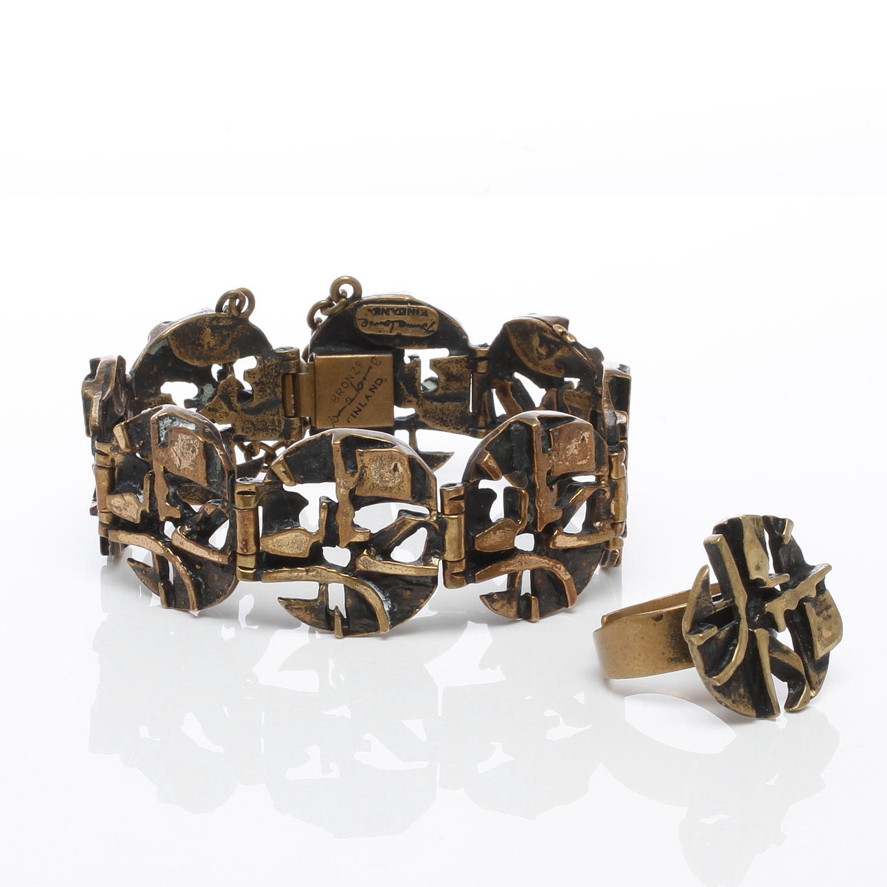 ARMBAND samt RING, brons, Jorma Laine Finland.