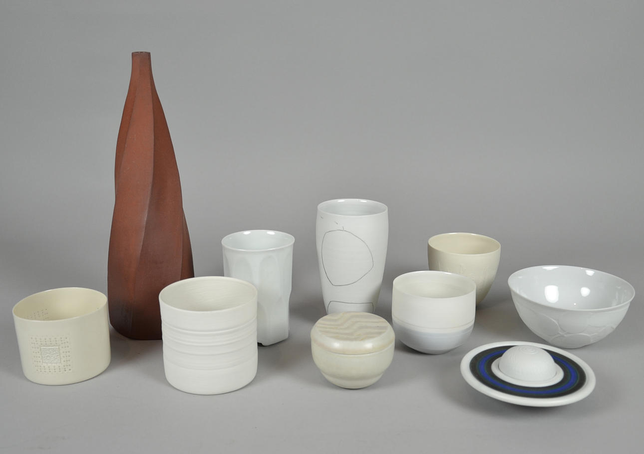 Keramiska bunt mycket.