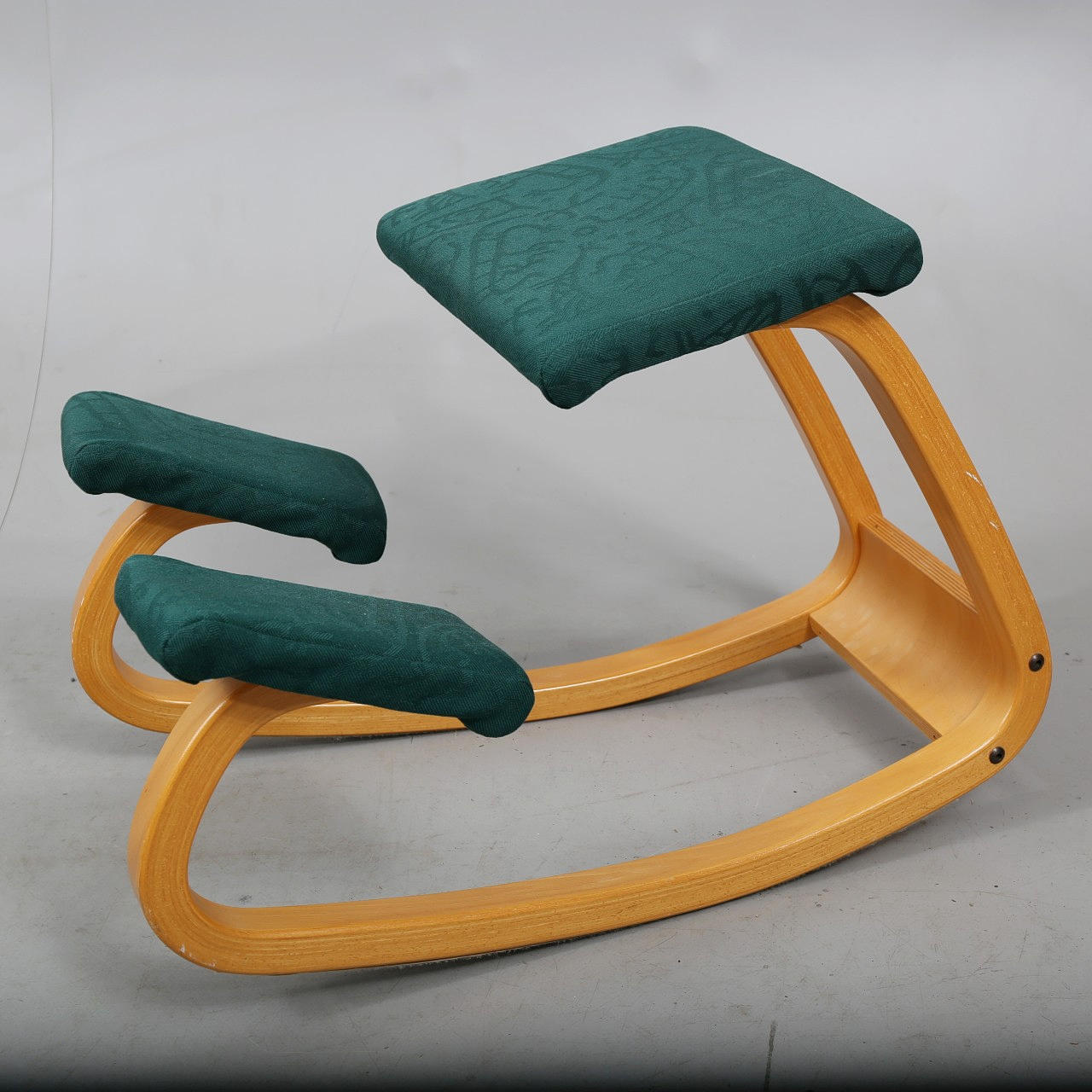 SILLA STOKE, libro, tapicería textil.