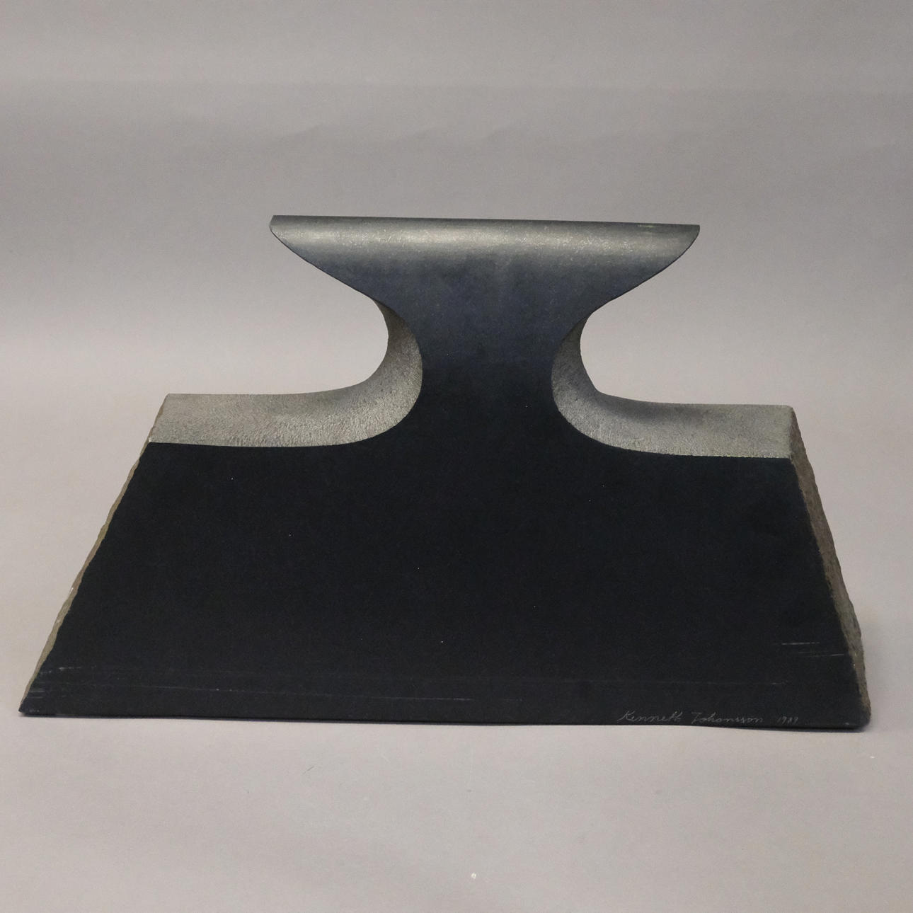 KENNETH JOHANSSON, SKULPTUR, SORT DIABAS.