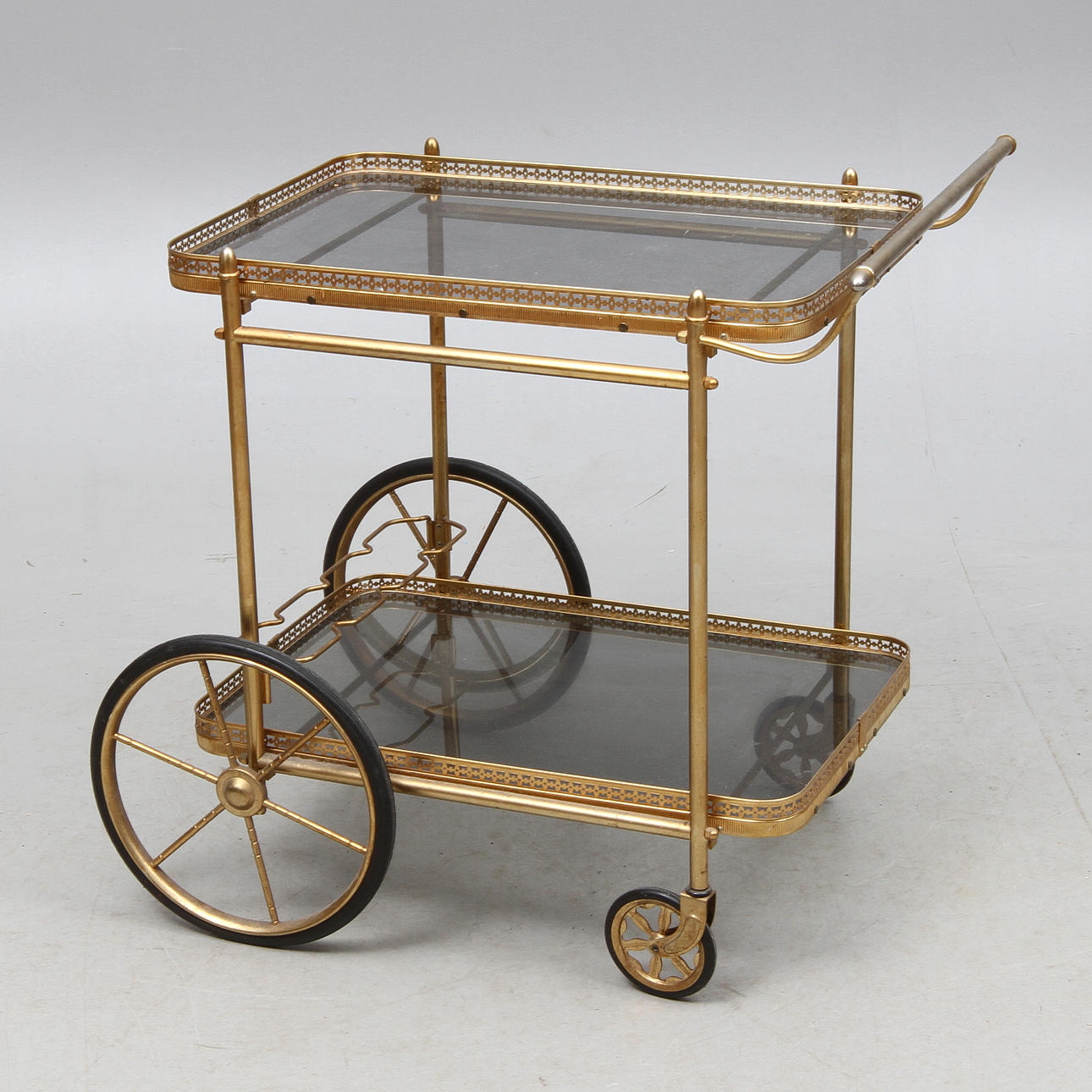 SERVERINGSVAGN, gulmetall och glas, 1900-tal.