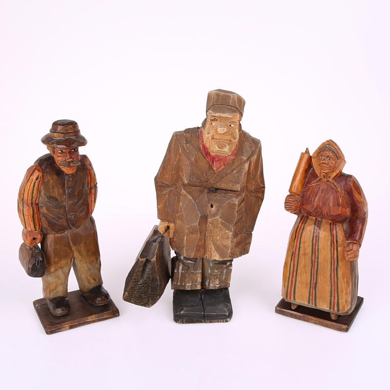 TRÄFIGURER, 3 st, snidade, 1900-talets första hälft.