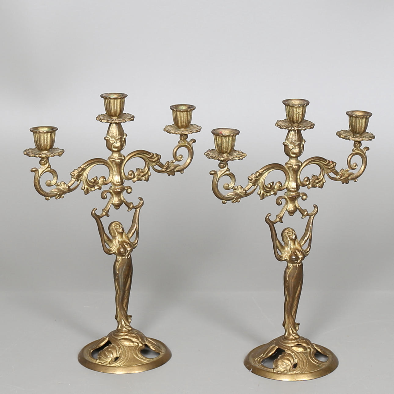 KANDELABRAR i mässing, ett par, rokoko-stil, 1900-talet.