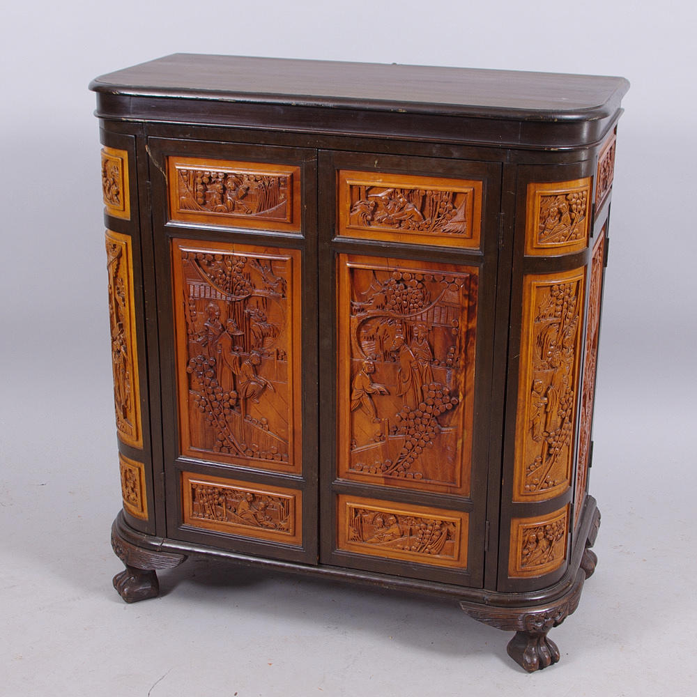 BARSKÅP, rikligt skuret trä, orientaliskt, 1900-tal.