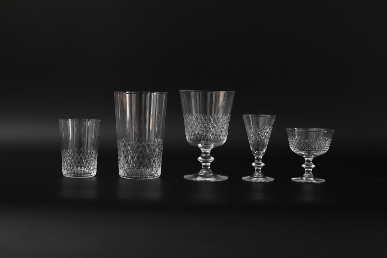 GLASSERVIS, 58 delar, rutmönstrad.