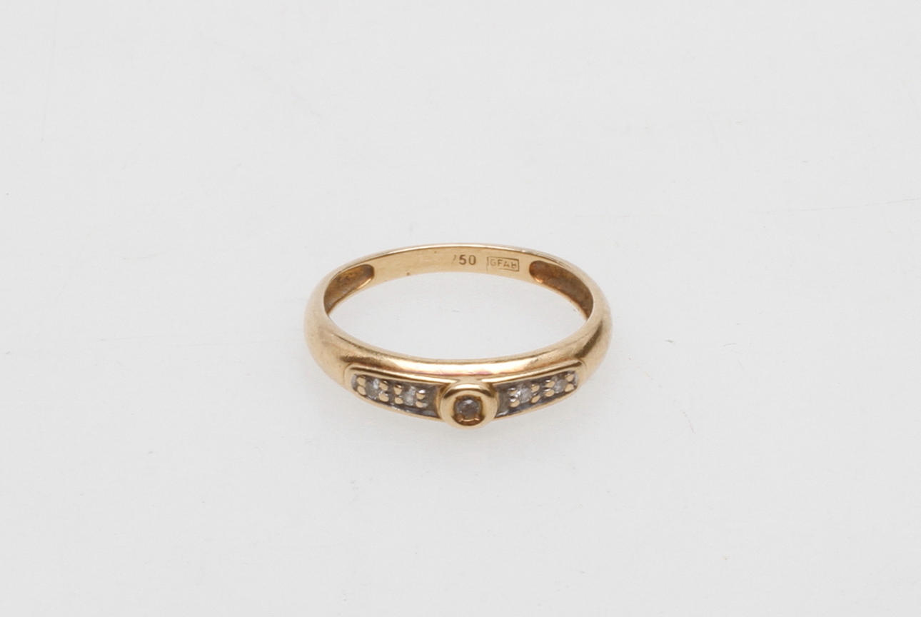 RING, 18k guld, vikt ca 1,8 gr.