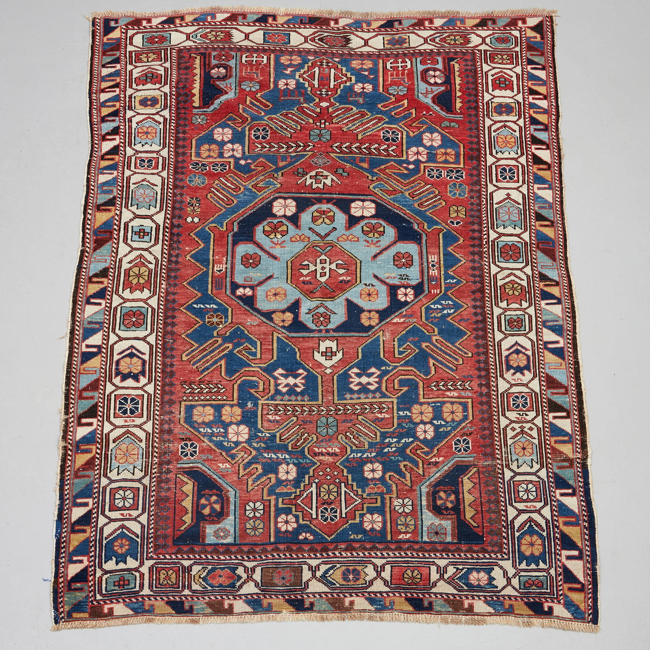 ORIENTALSK TÆPPE, kaukasisk, antikt.