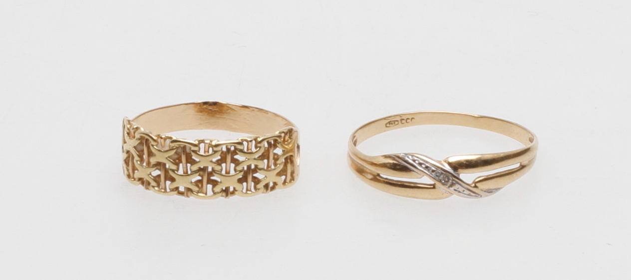RINGAR, 2 st, 18k, guld, vikt ca 2,8 gr.
