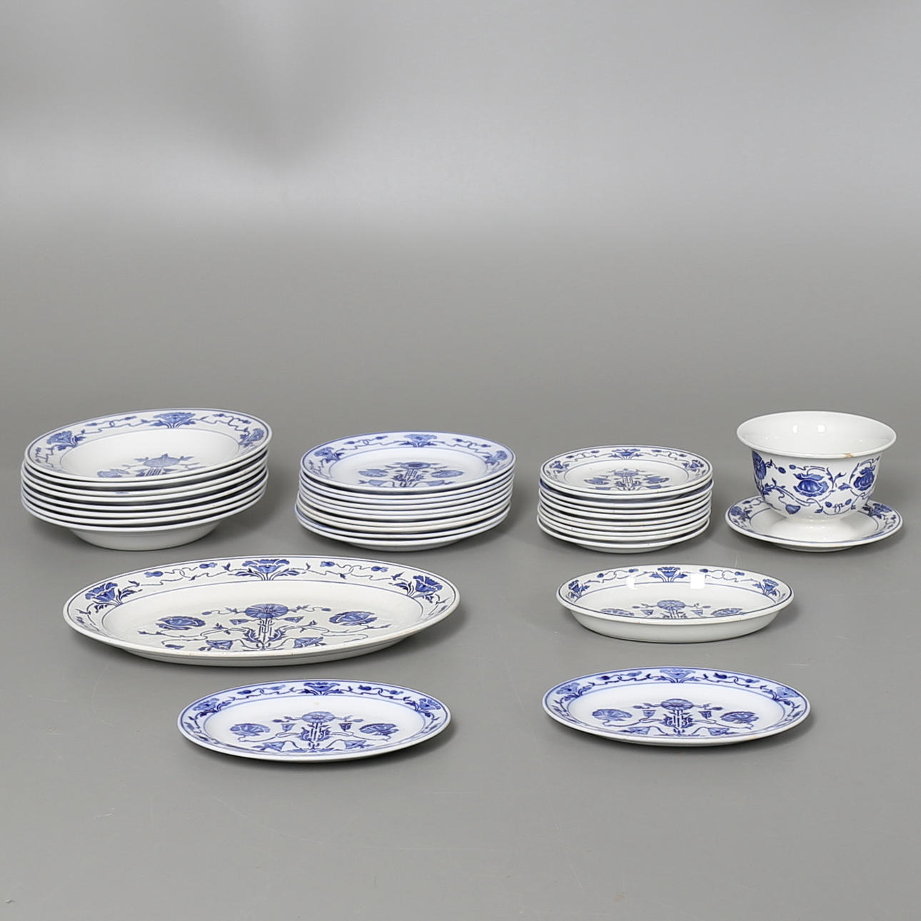 MATSERVISDELAR i porslin, 33 st, M 508, Villeroy & Boch, Dresden, Tyskland.