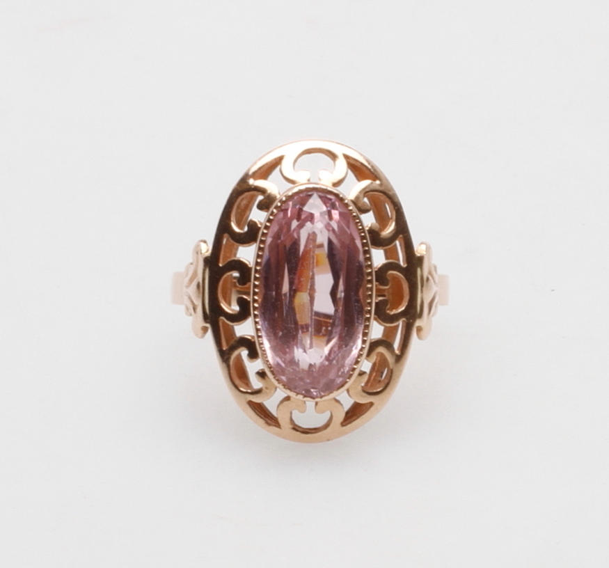 RING, 14k guld, med sten, total vikt 5,7 gr.