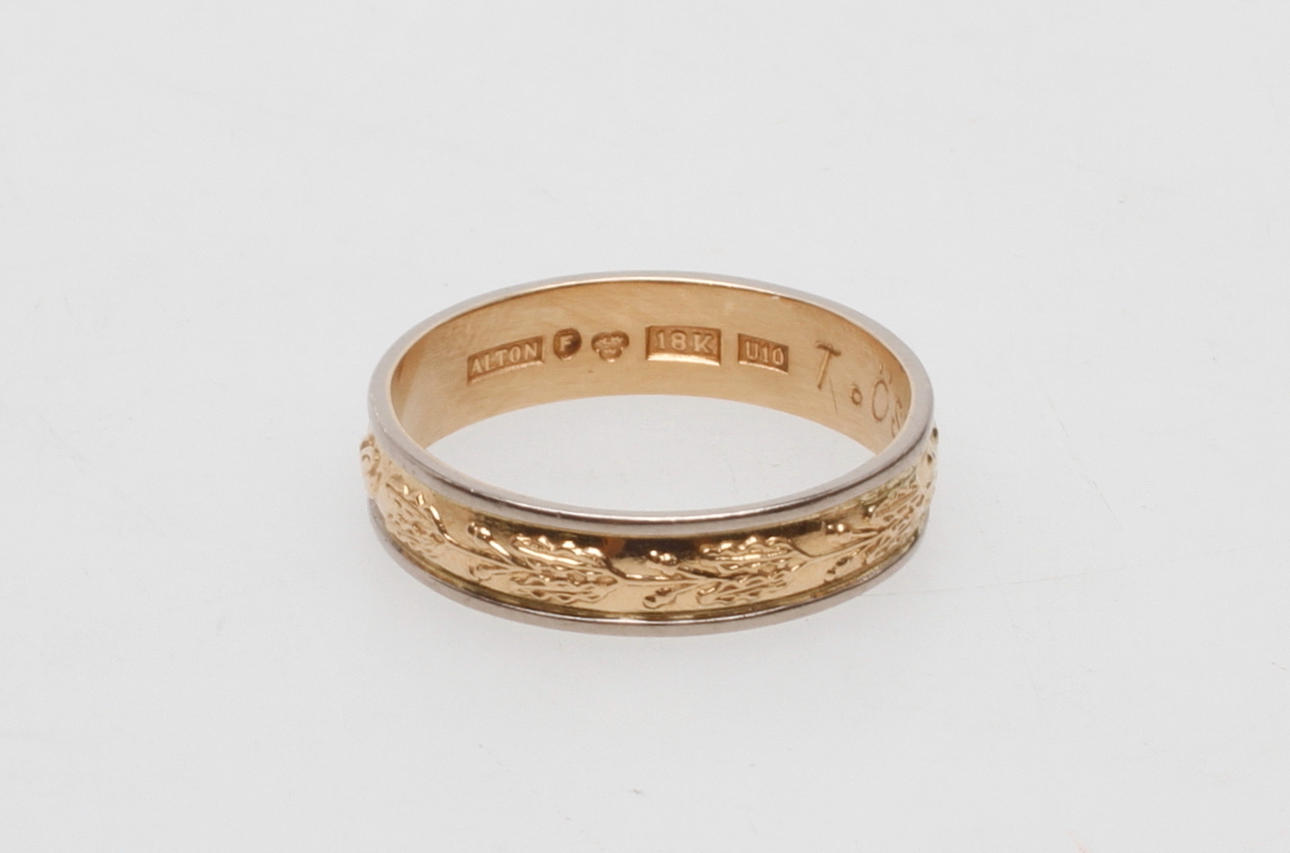 INGENJÖRSRING, 18k guld, vikt ca 5,3 gr.